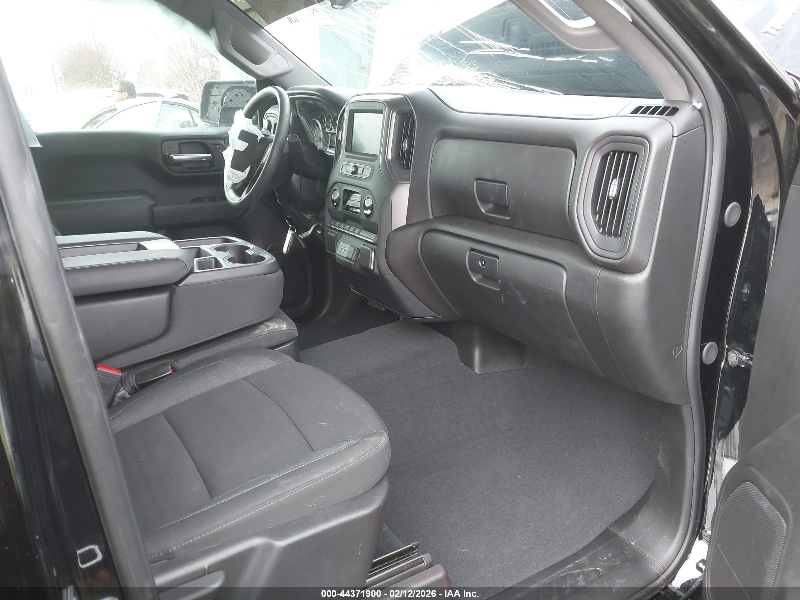 CHEVROLET SILVERADO image 5