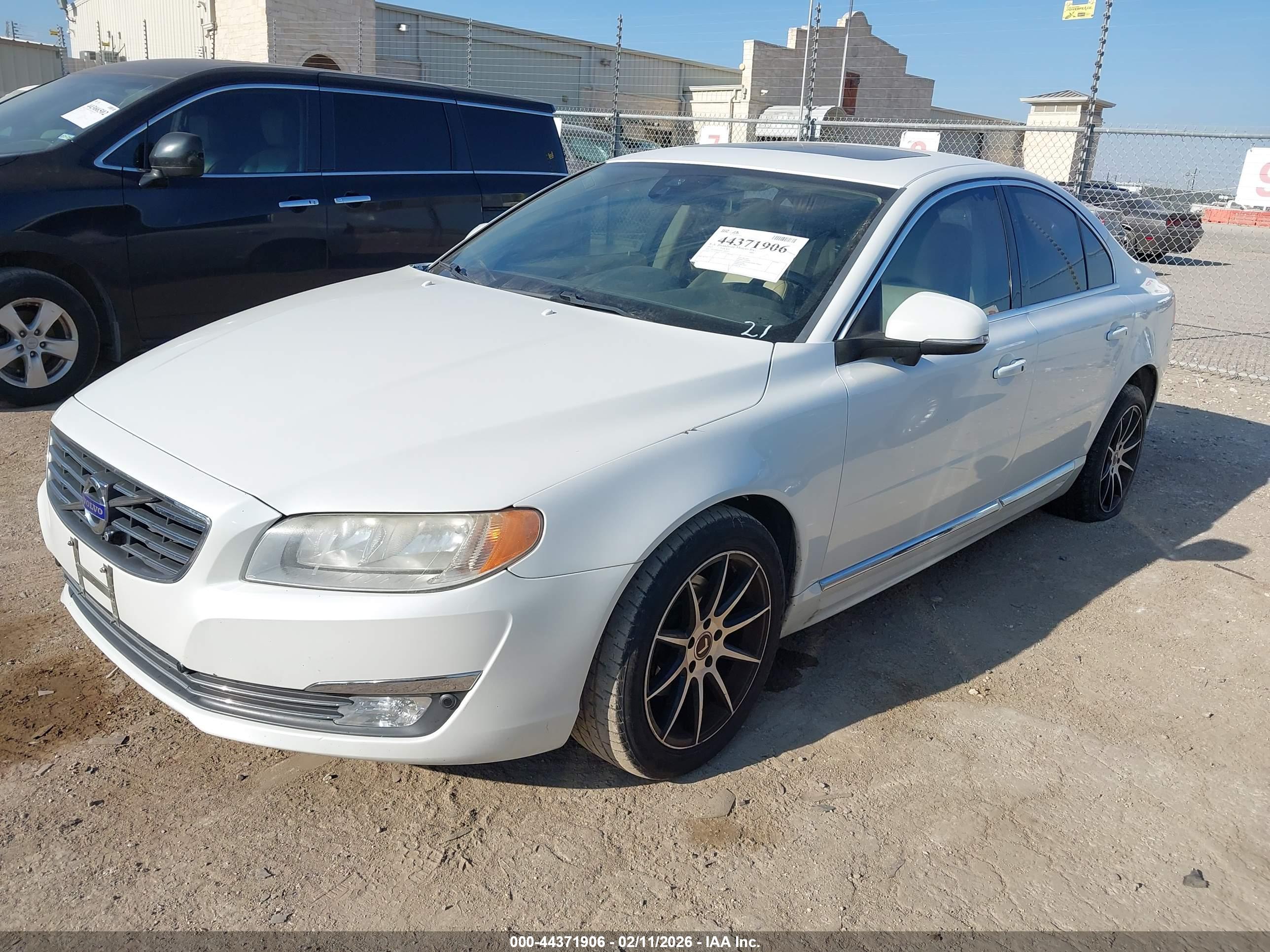 VOLVO S80 image 2