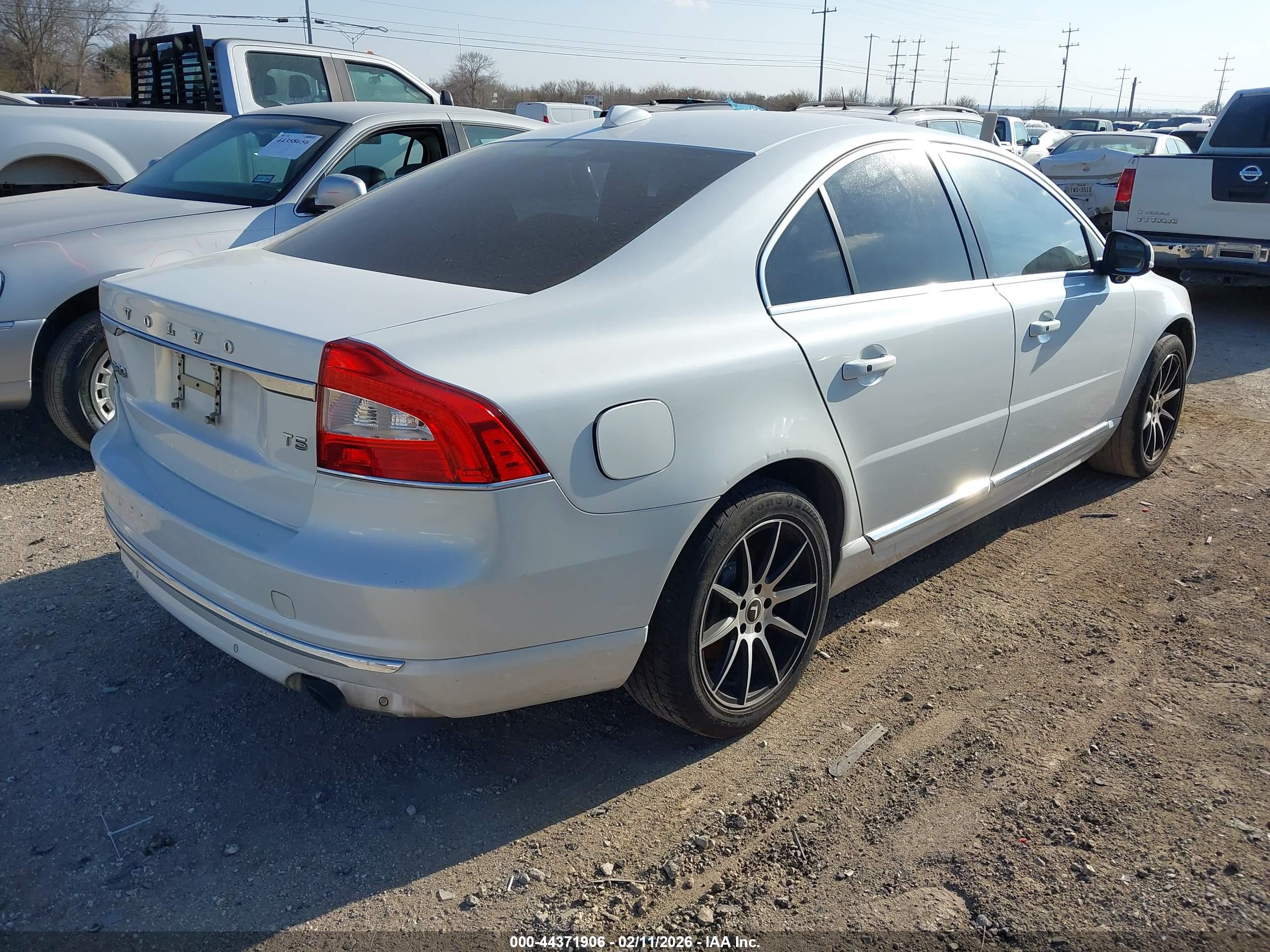 VOLVO S80 image 4