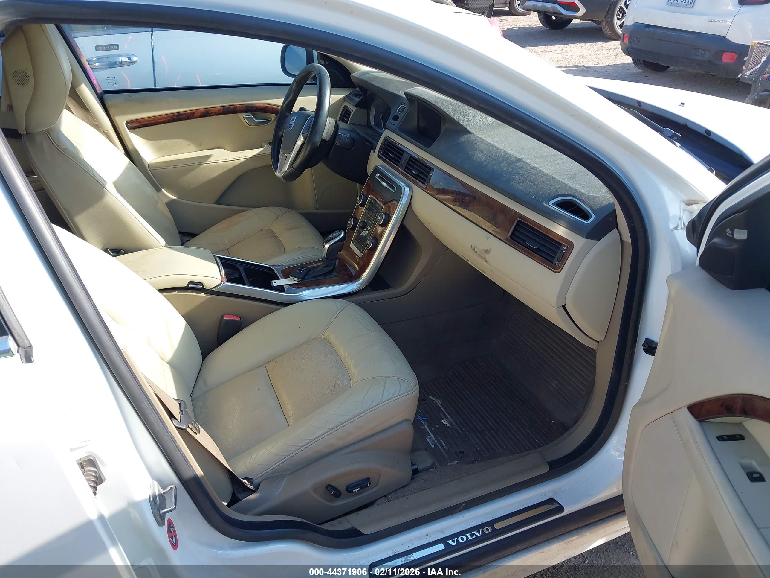 VOLVO S80 image 5