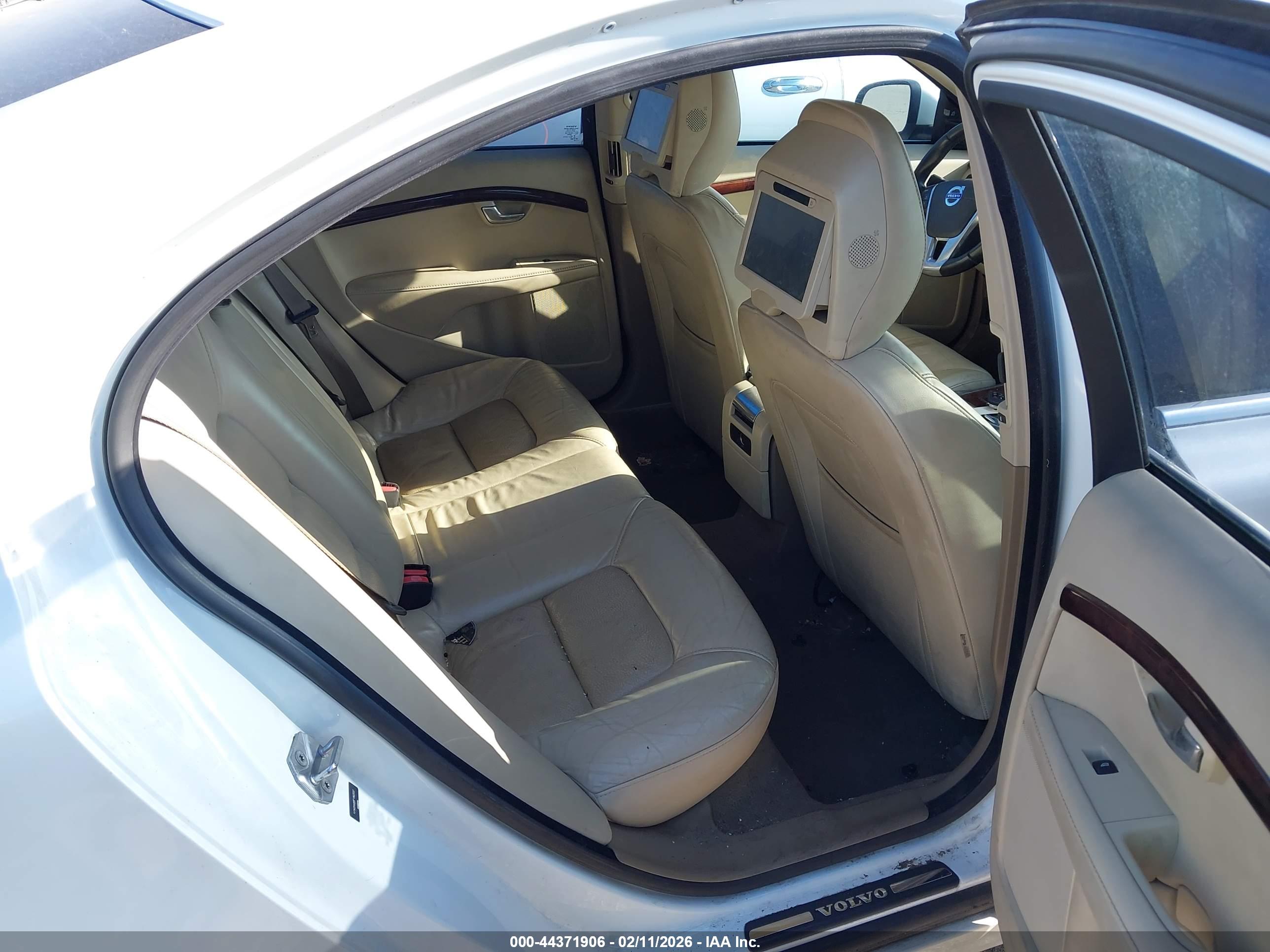 VOLVO S80 image 8