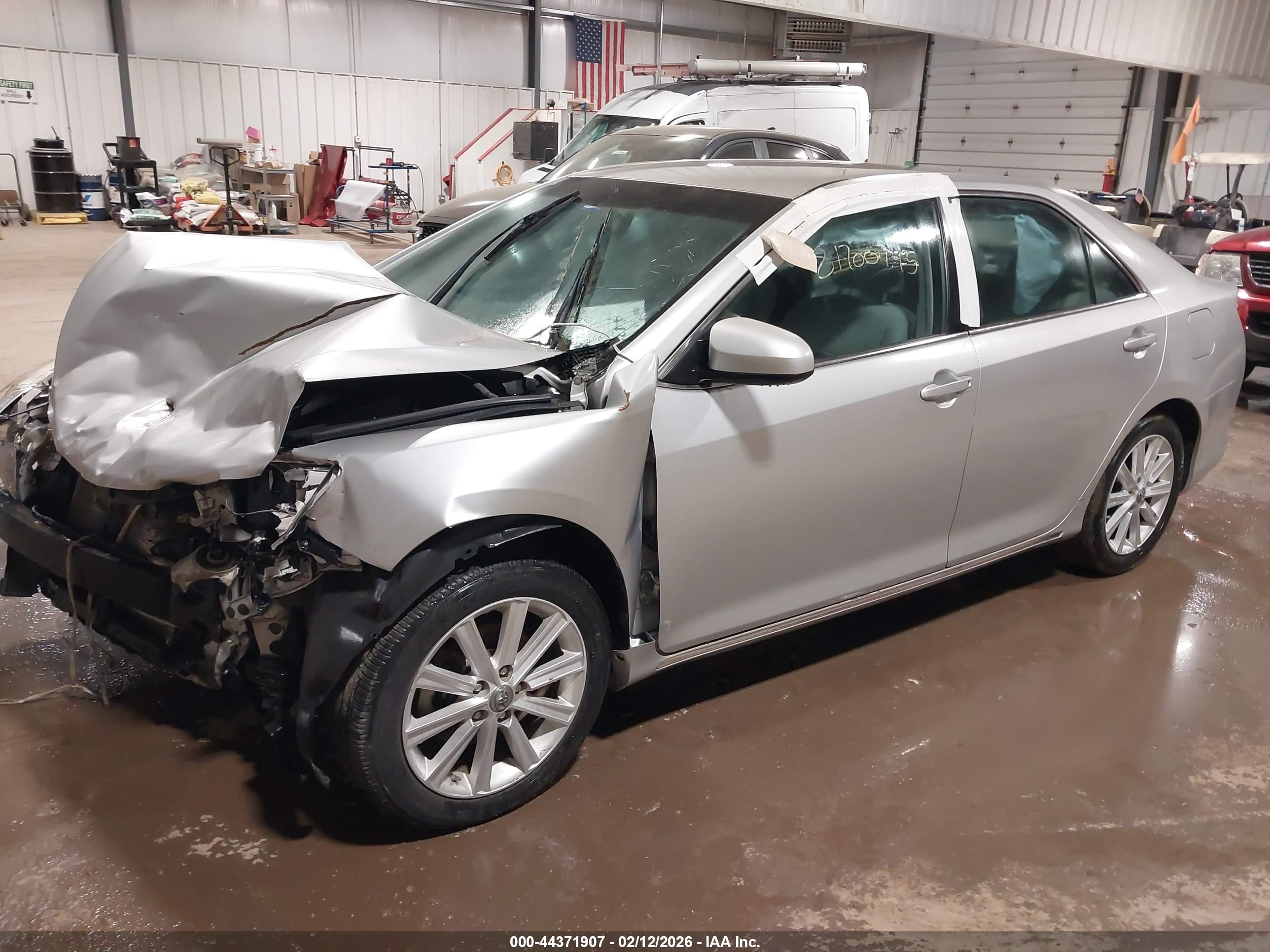 TOYOTA CAMRY image 2