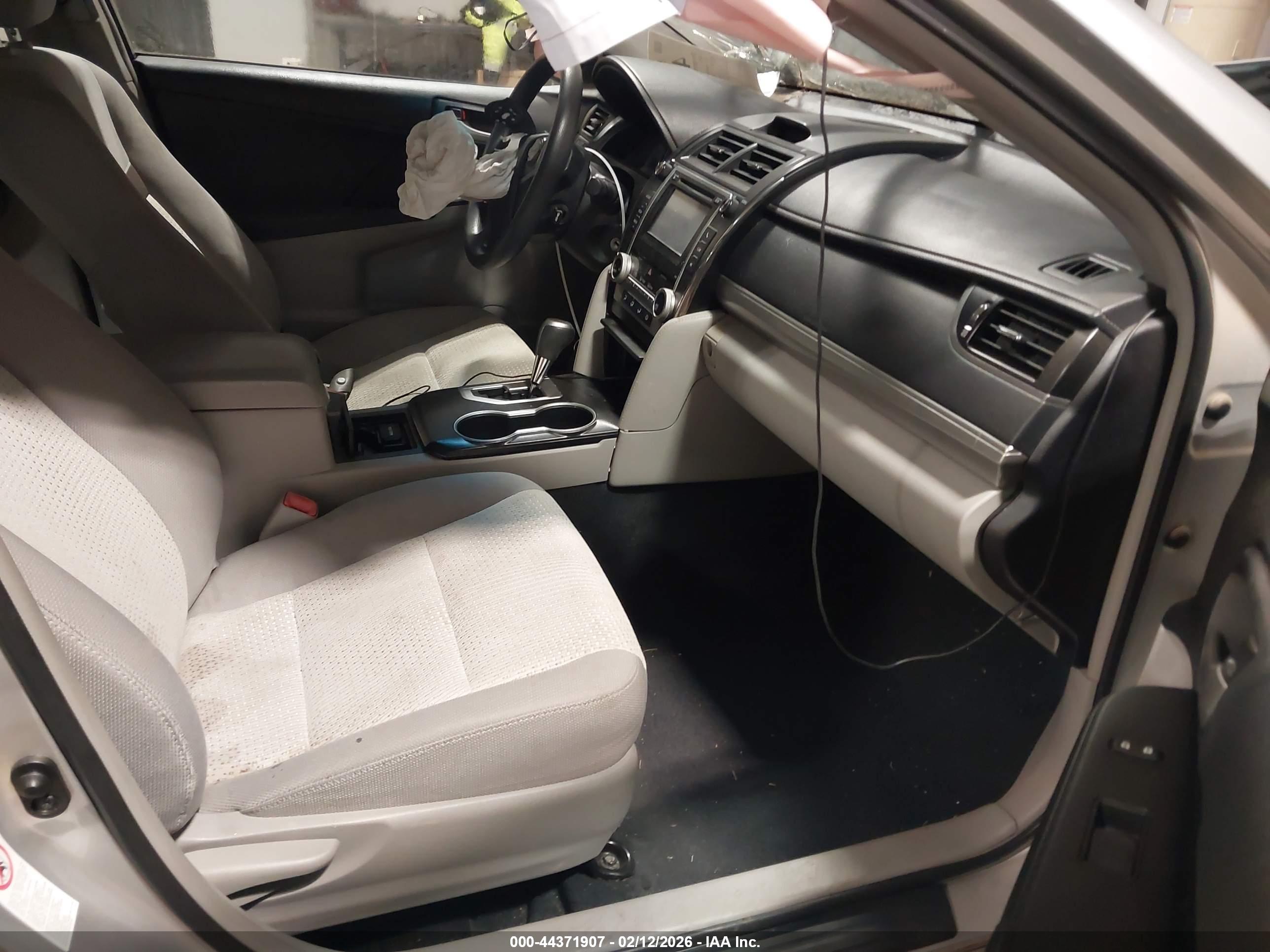 TOYOTA CAMRY image 5