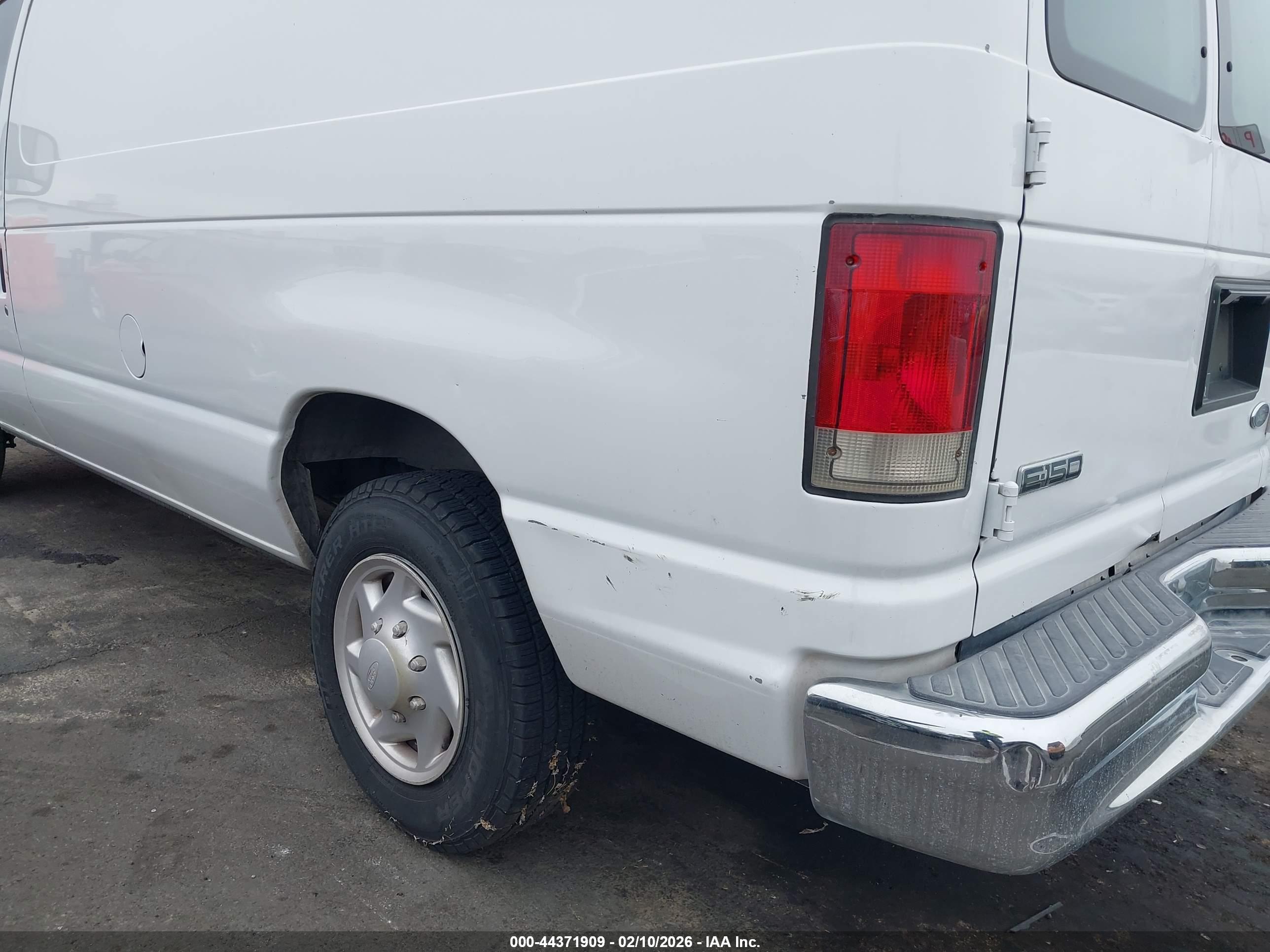 FORD E-150 image 6