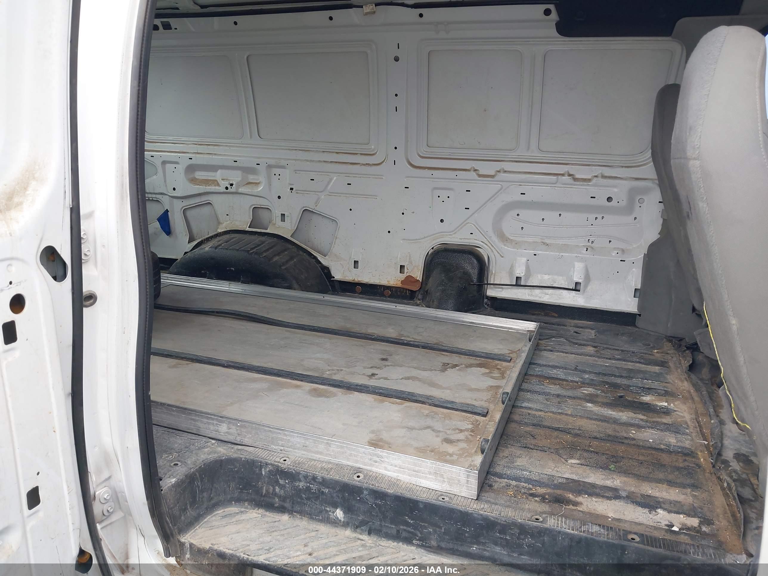 FORD E-150 image 8