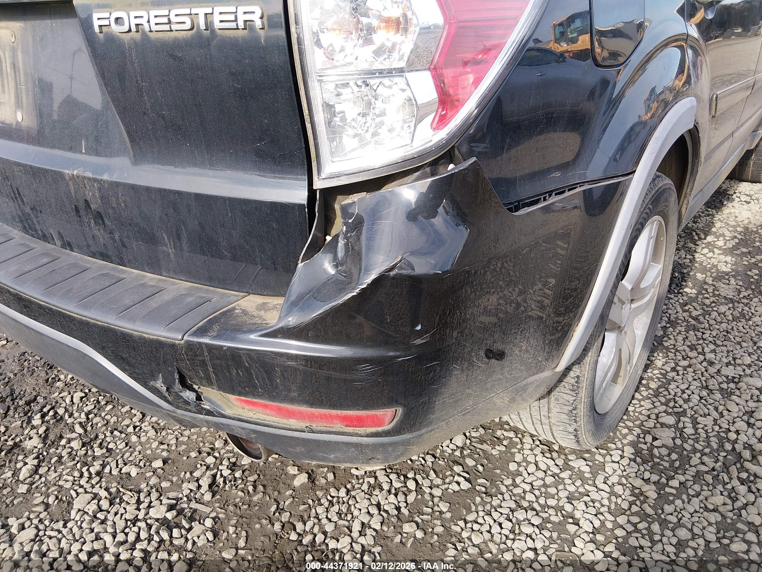 SUBARU FORESTER image 6