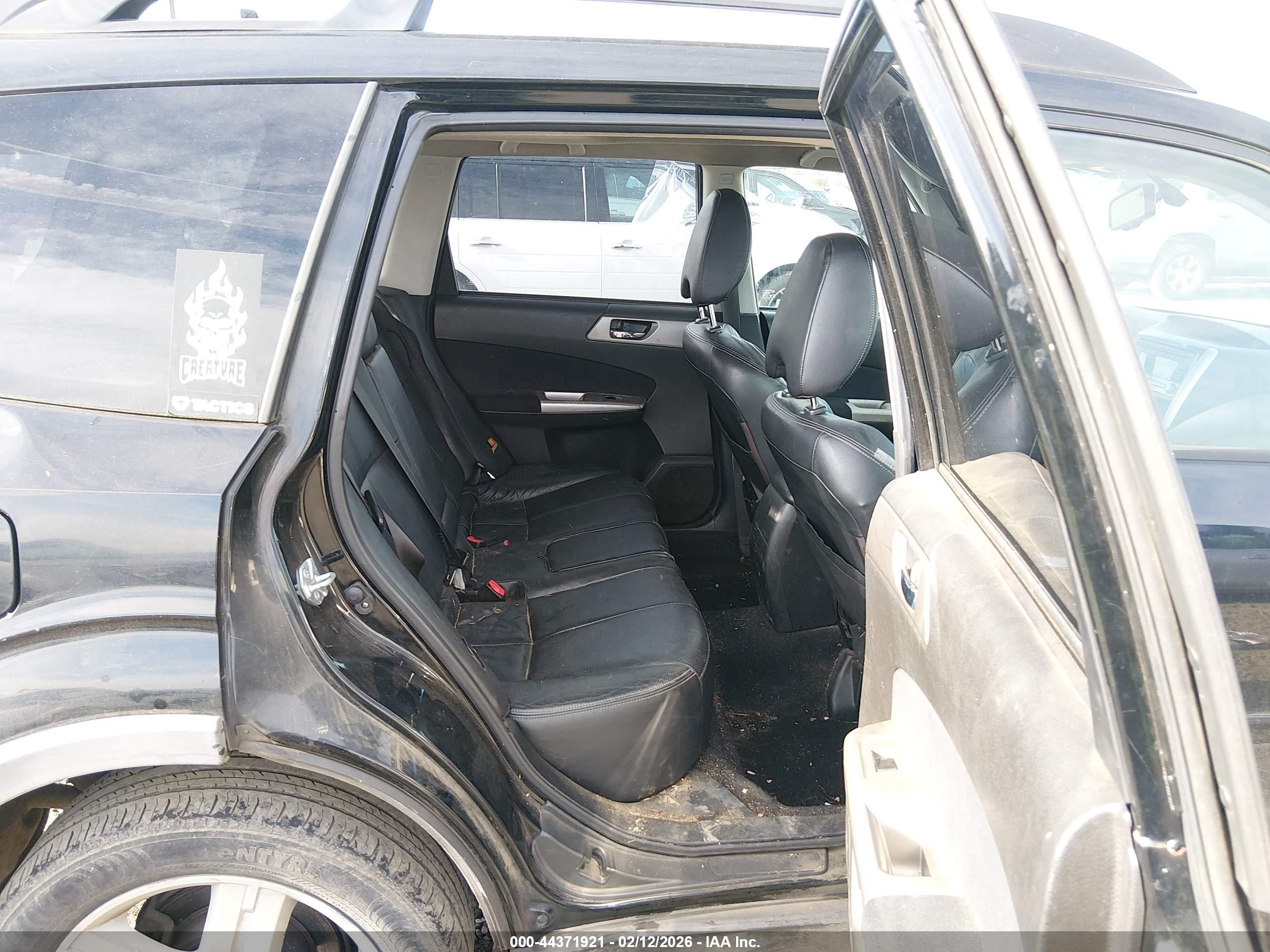 SUBARU FORESTER image 8