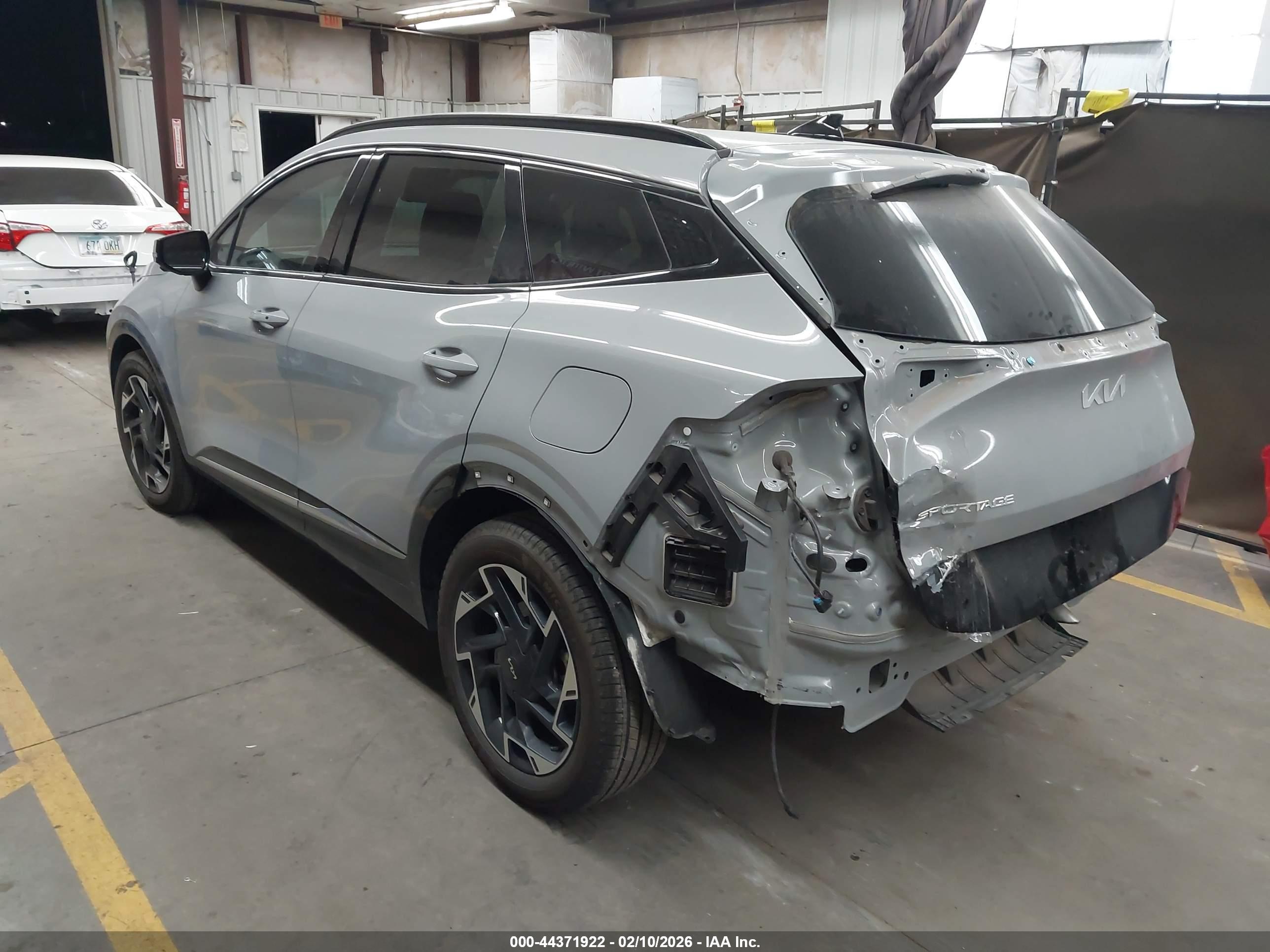 KIA SPORTAGE image 3