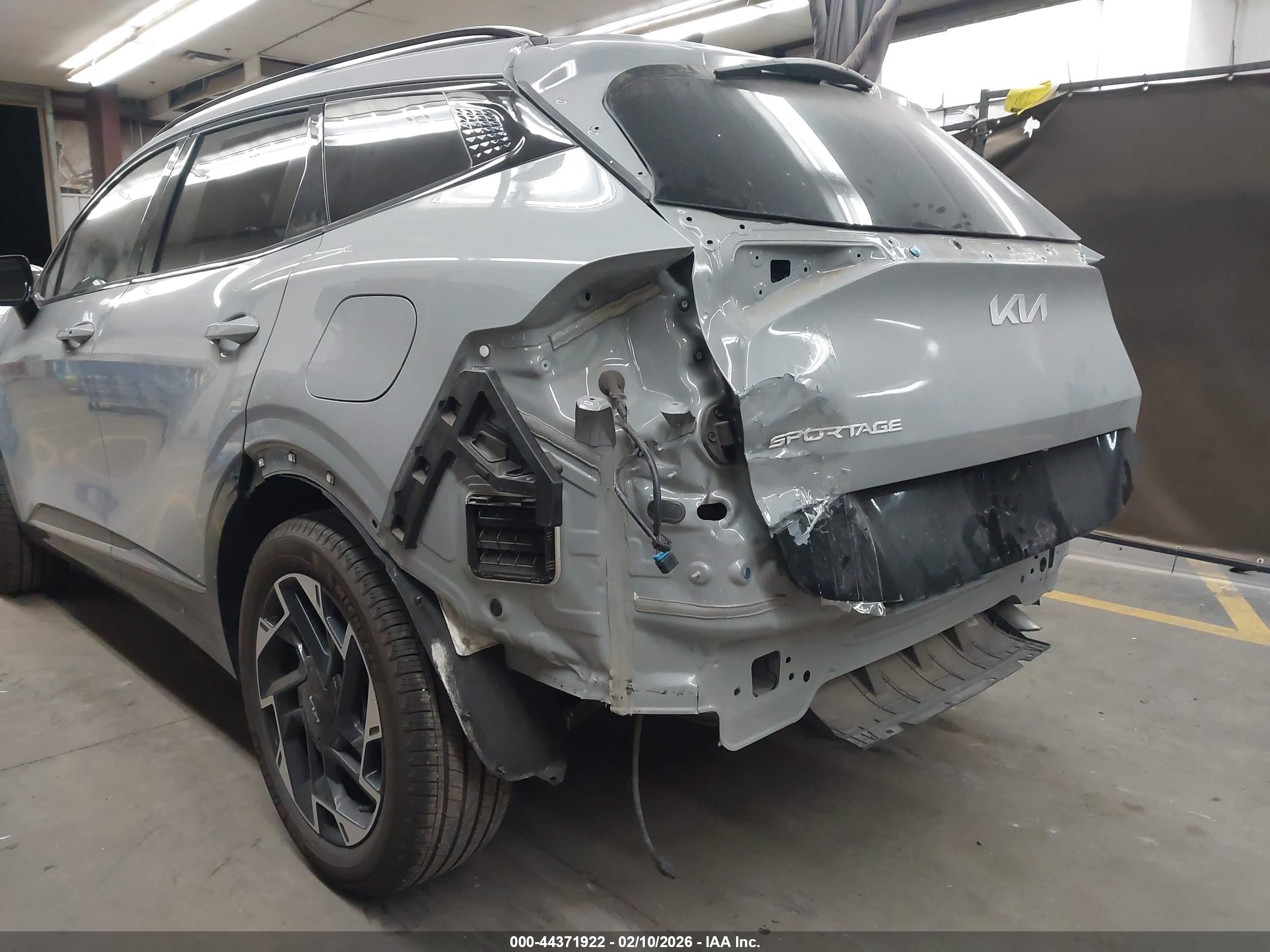KIA SPORTAGE image 6