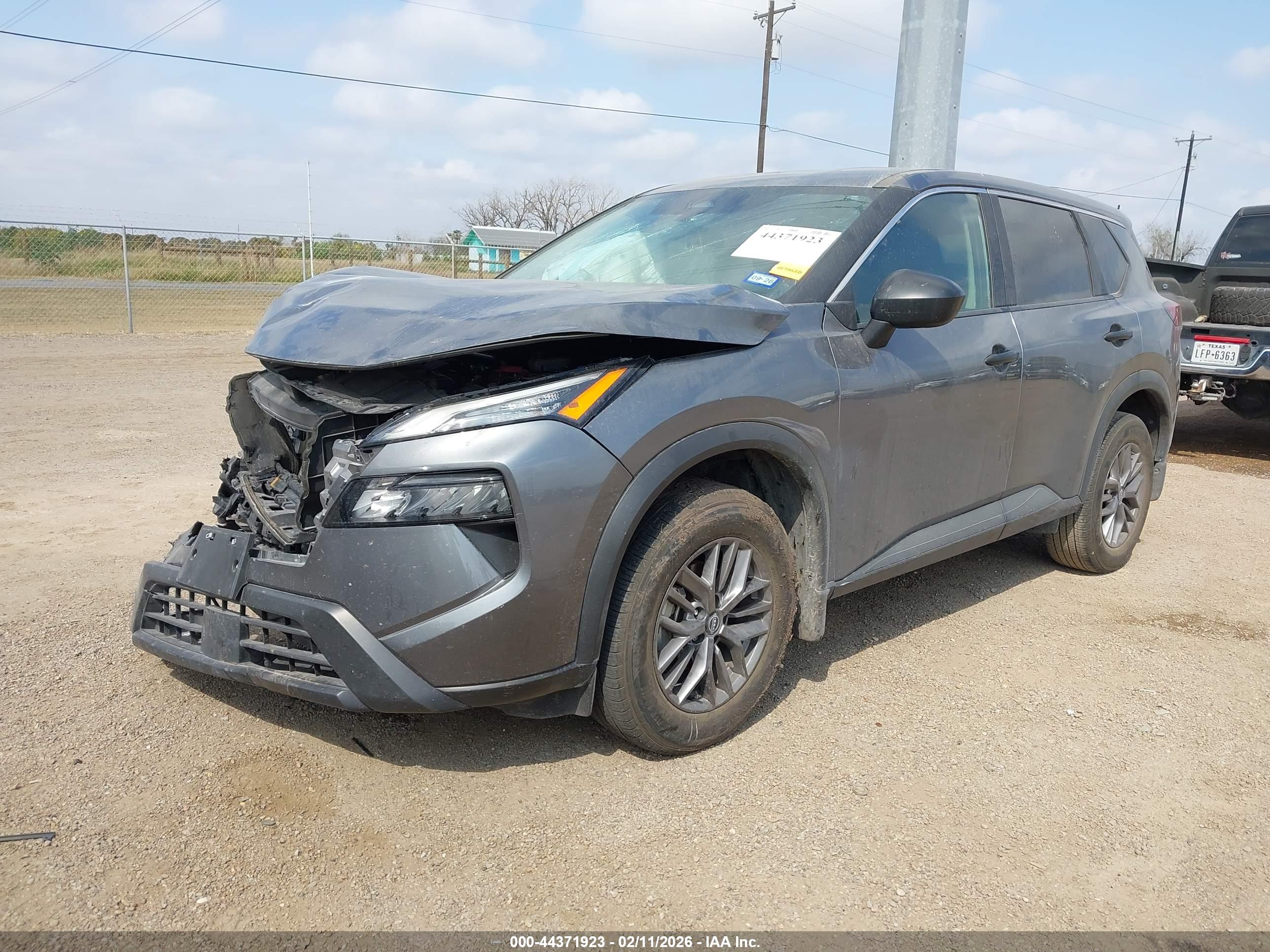 NISSAN ROGUE image 2