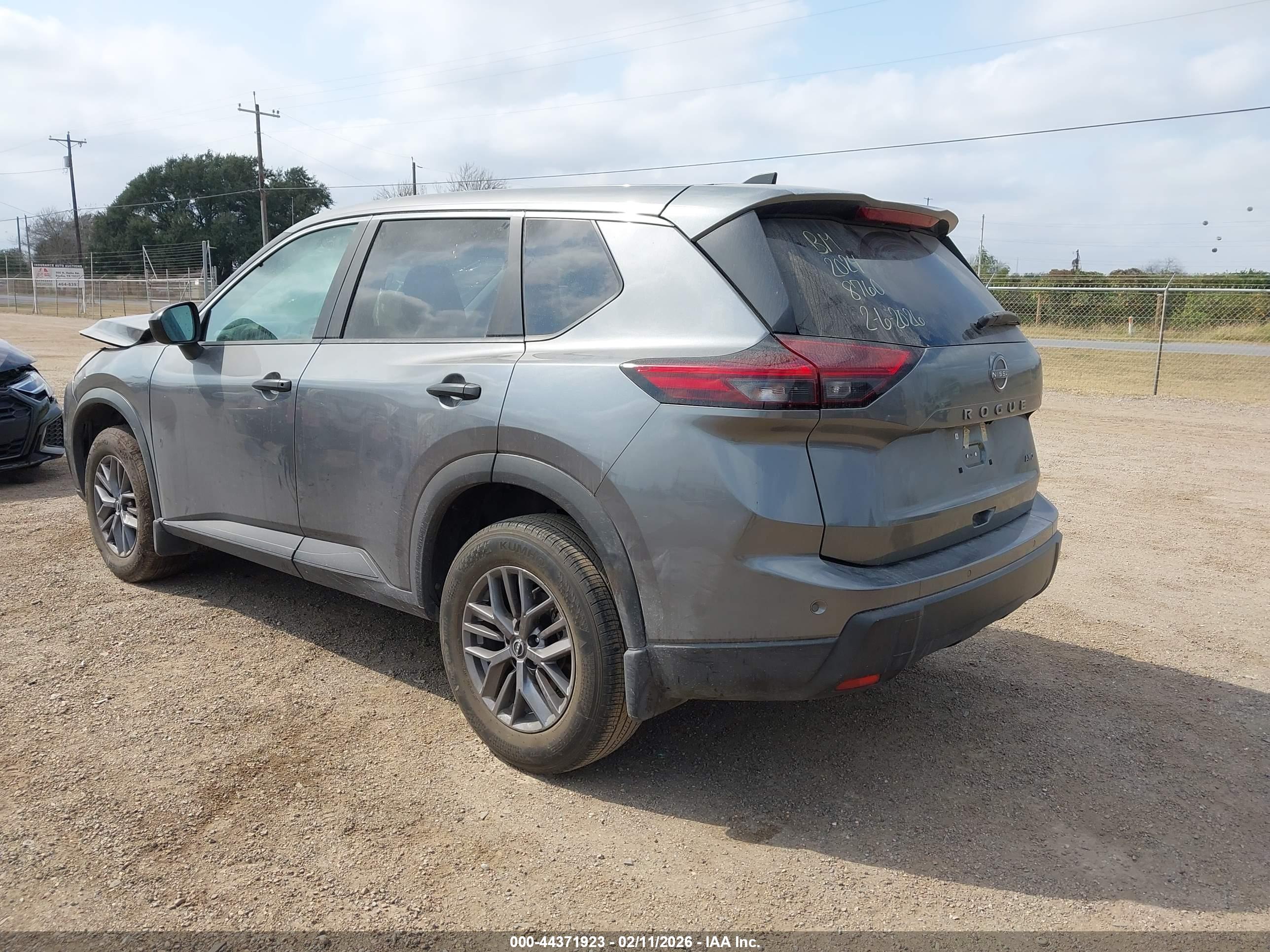 NISSAN ROGUE image 3