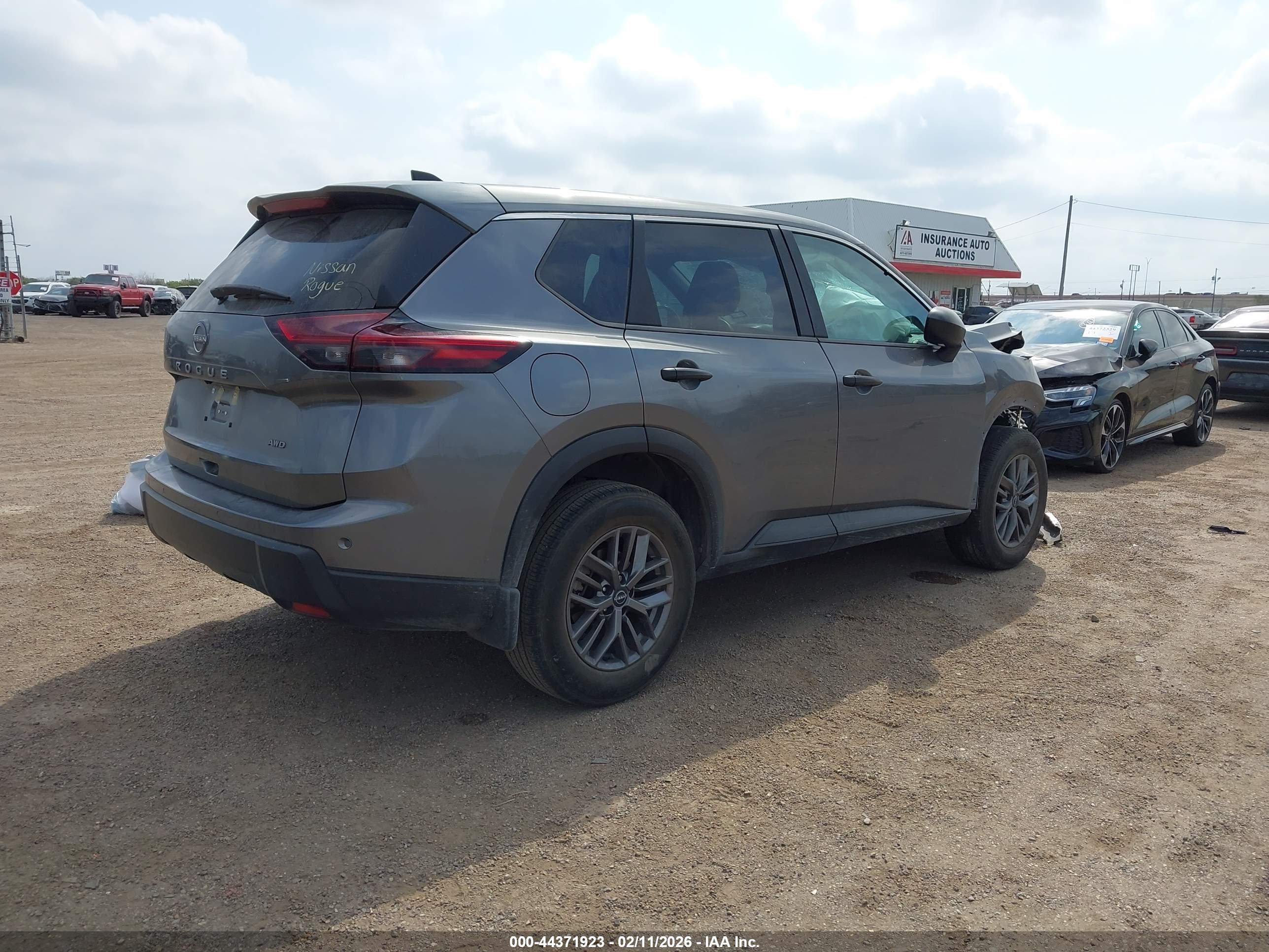NISSAN ROGUE image 4