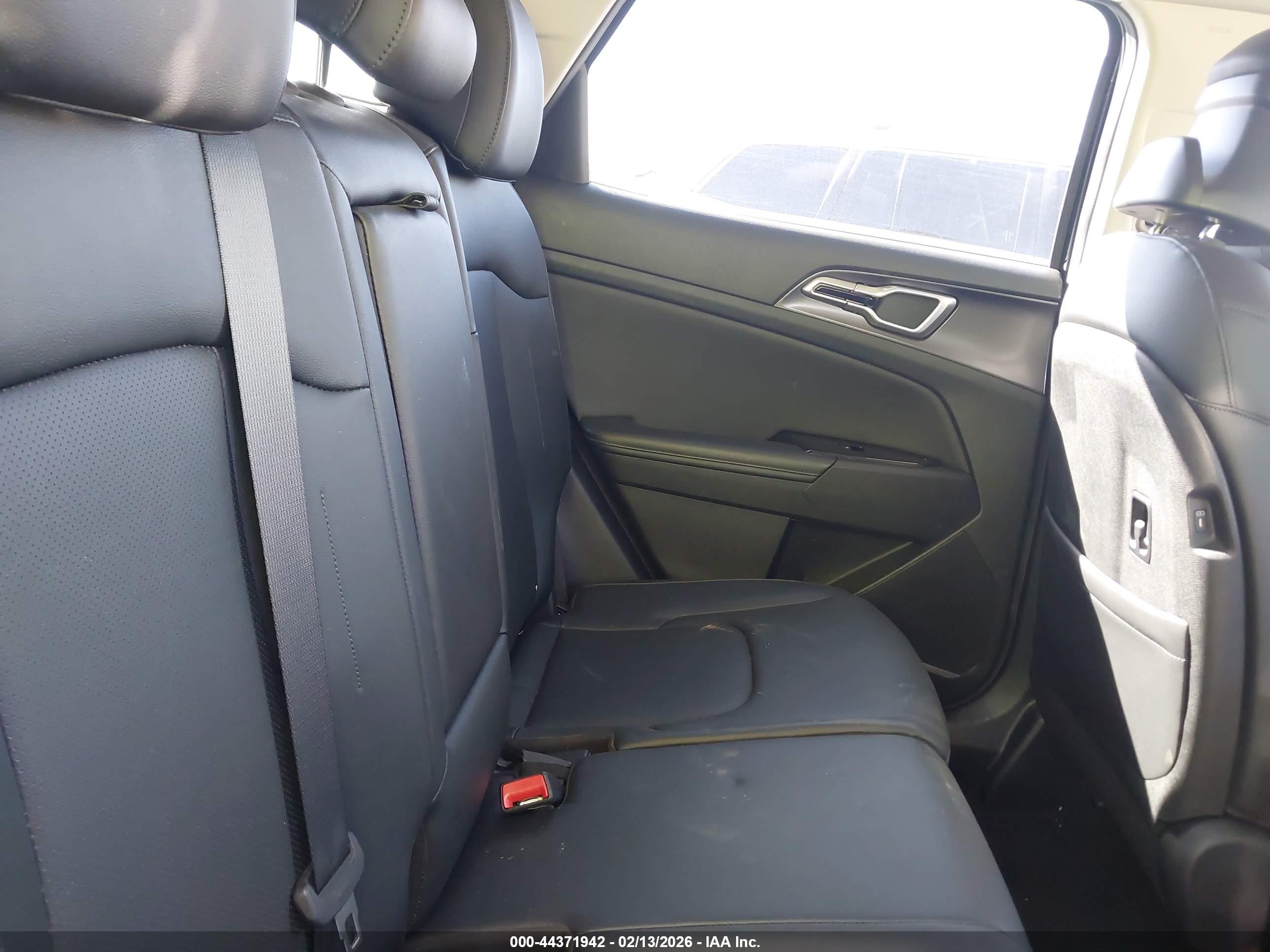 KIA SPORTAGE image 8