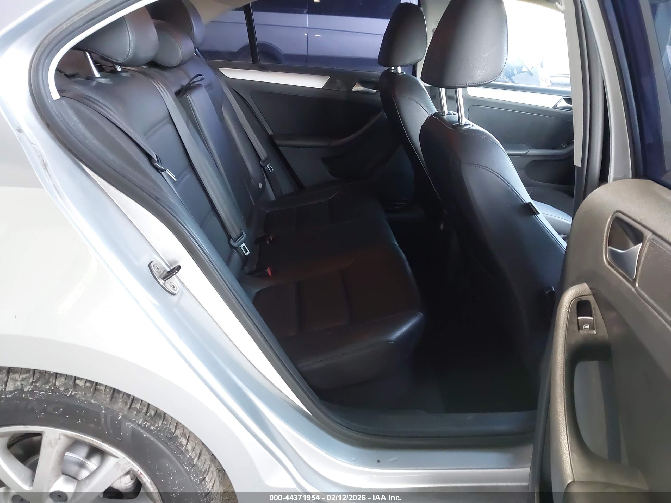 VOLKSWAGEN JETTA image 8