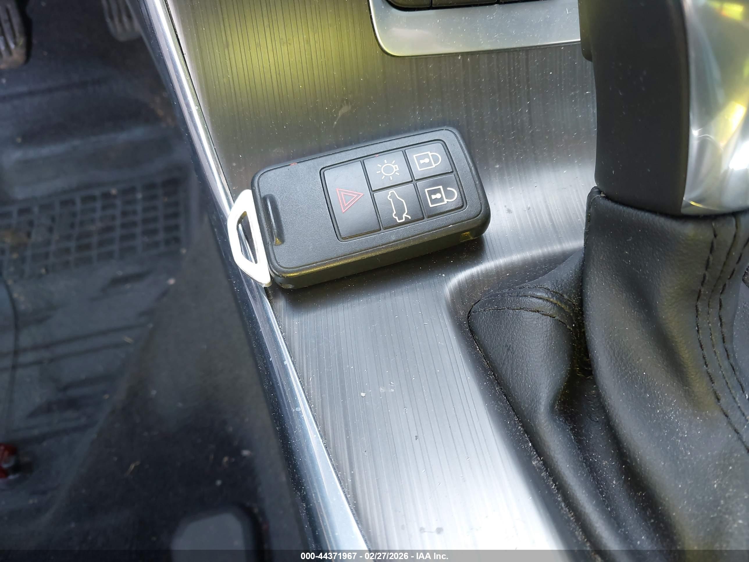 VOLVO V60 image 11