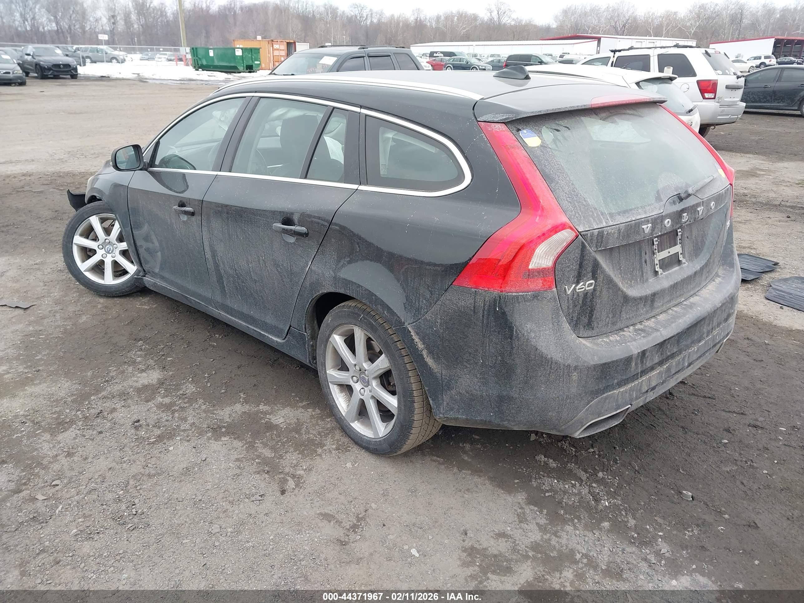 VOLVO V60 image 3