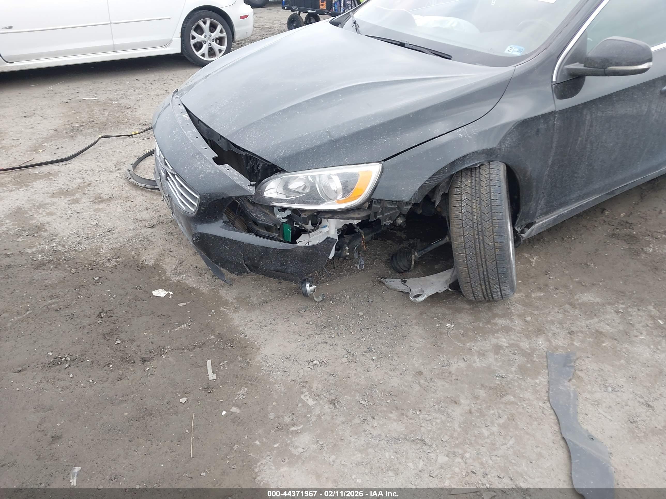 VOLVO V60 image 6