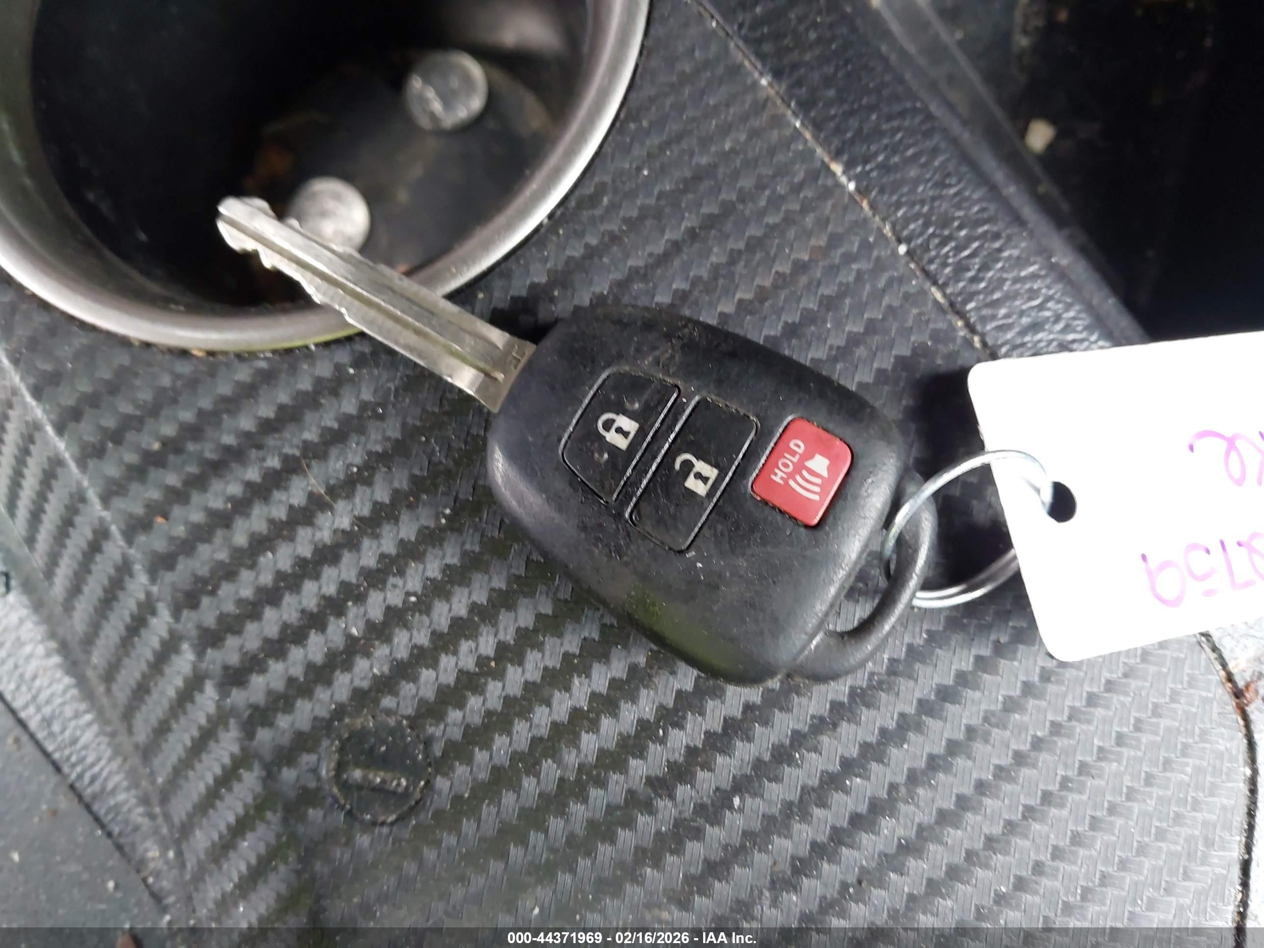 TOYOTA RAV4 image 11