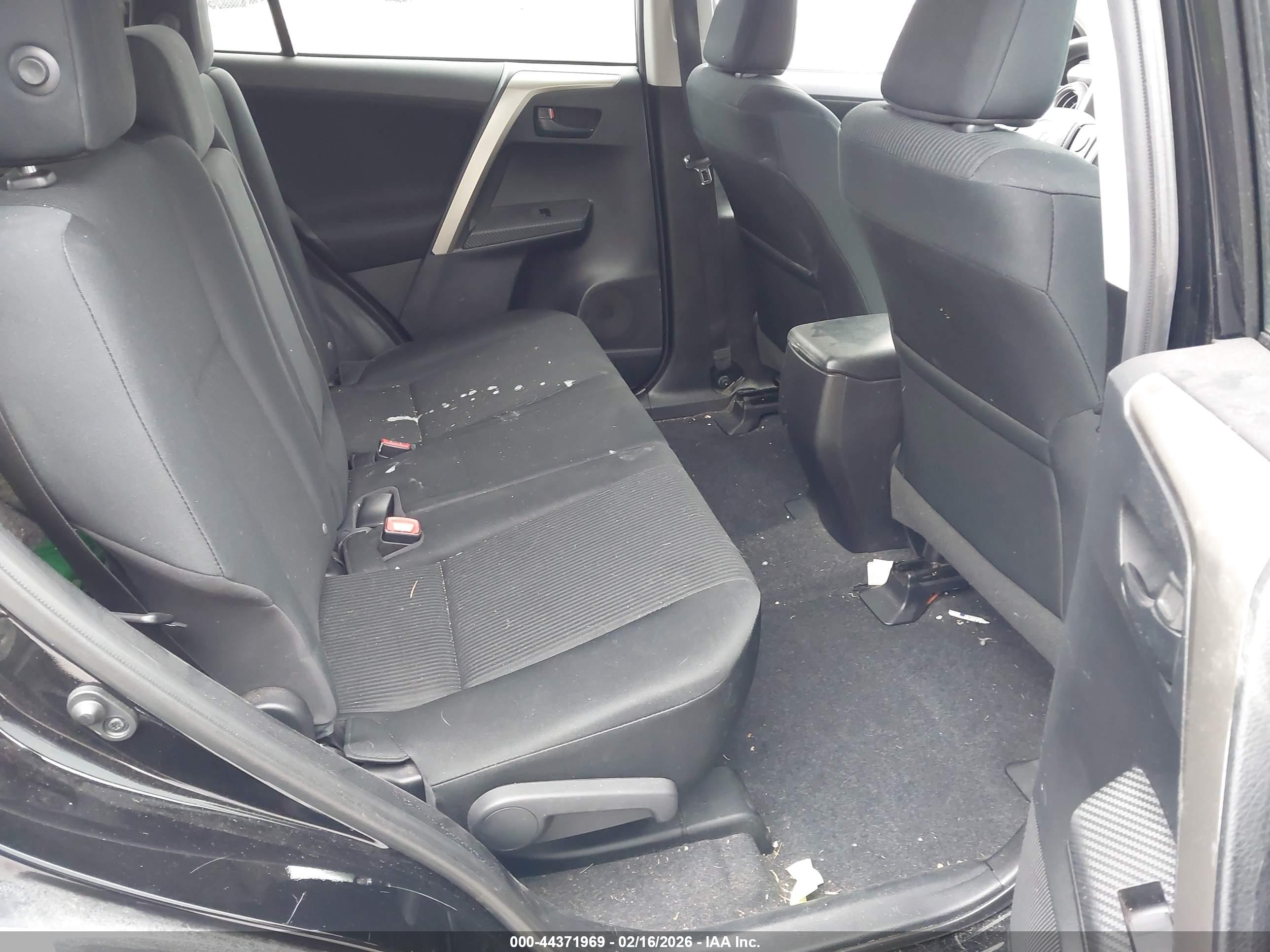 TOYOTA RAV4 image 8