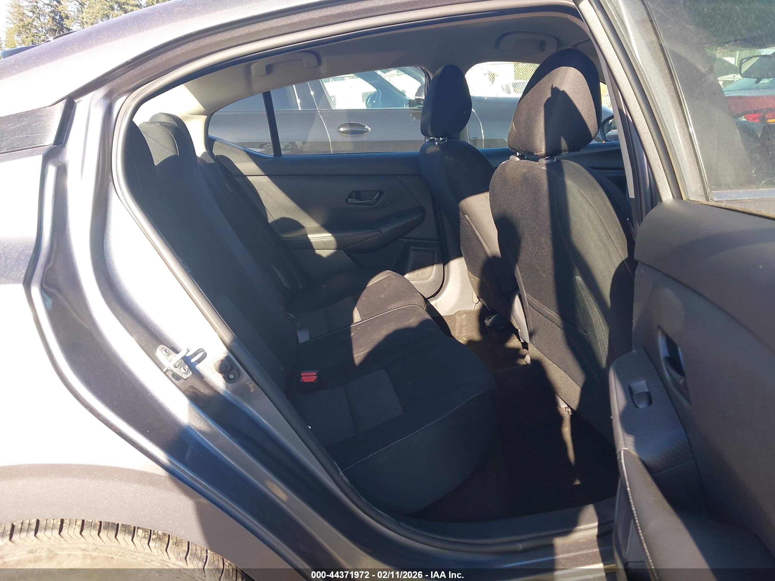 NISSAN SENTRA image 8