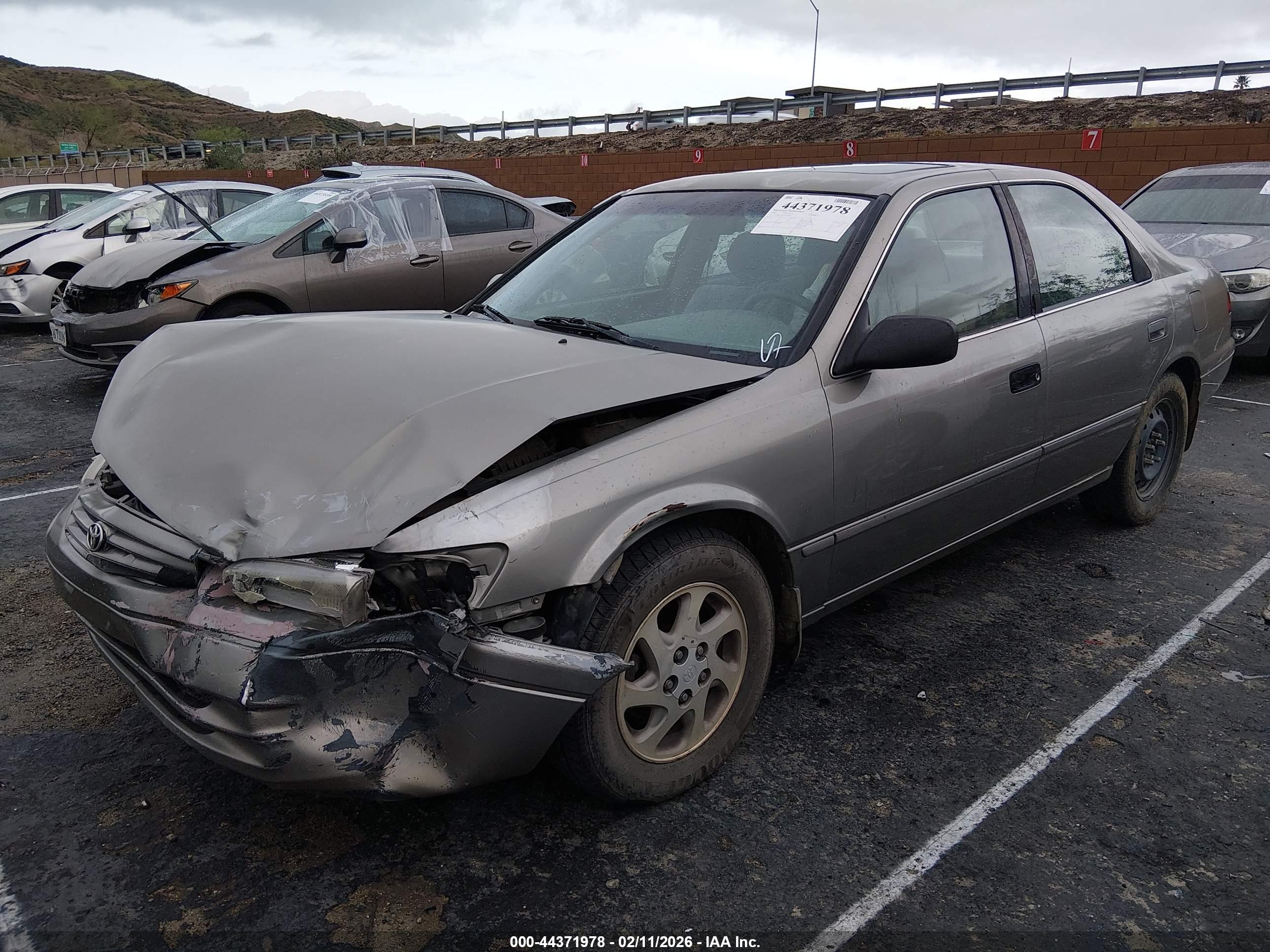 TOYOTA CAMRY image 2