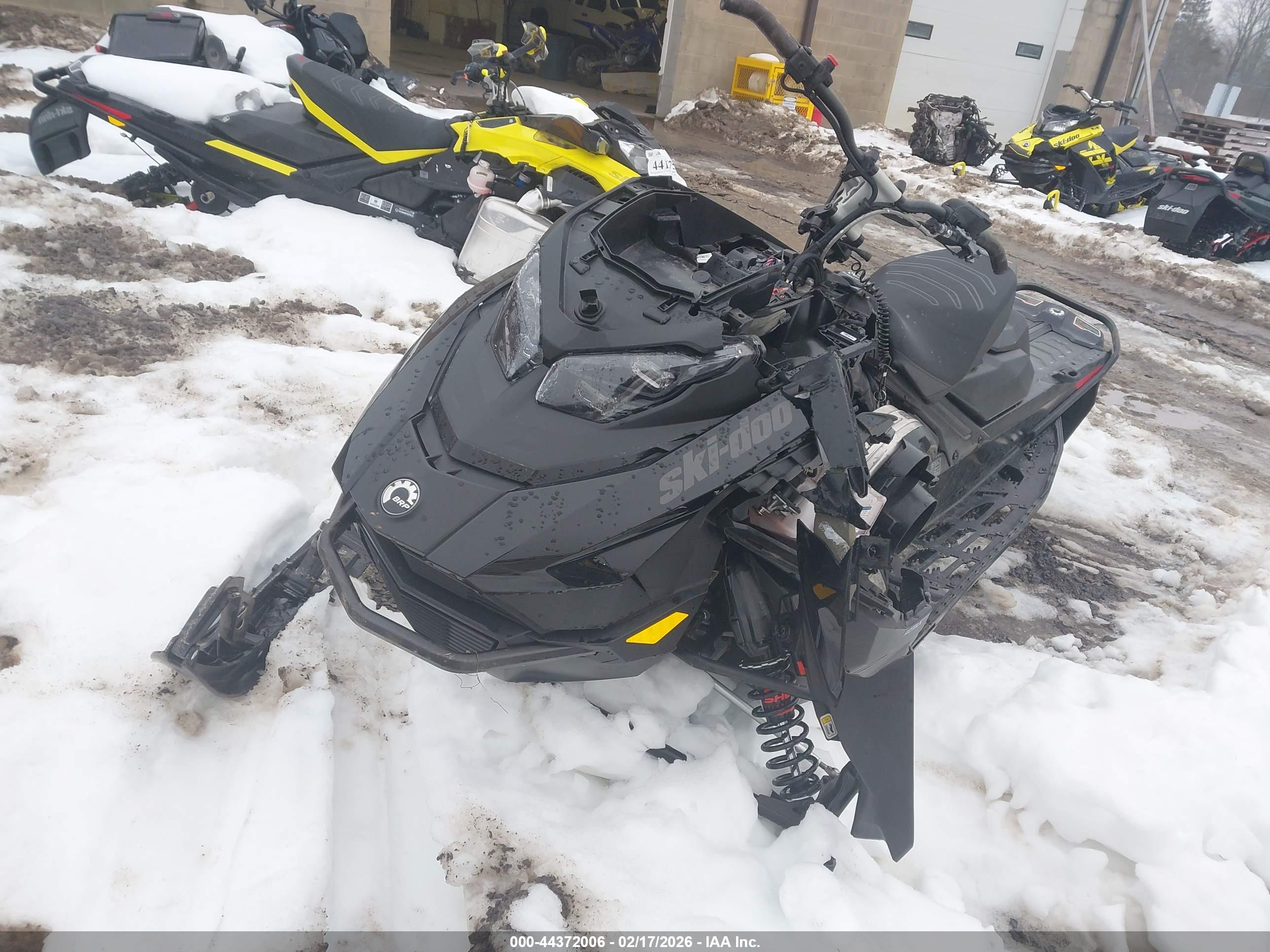 SKI-DOO RENEGADE image 2