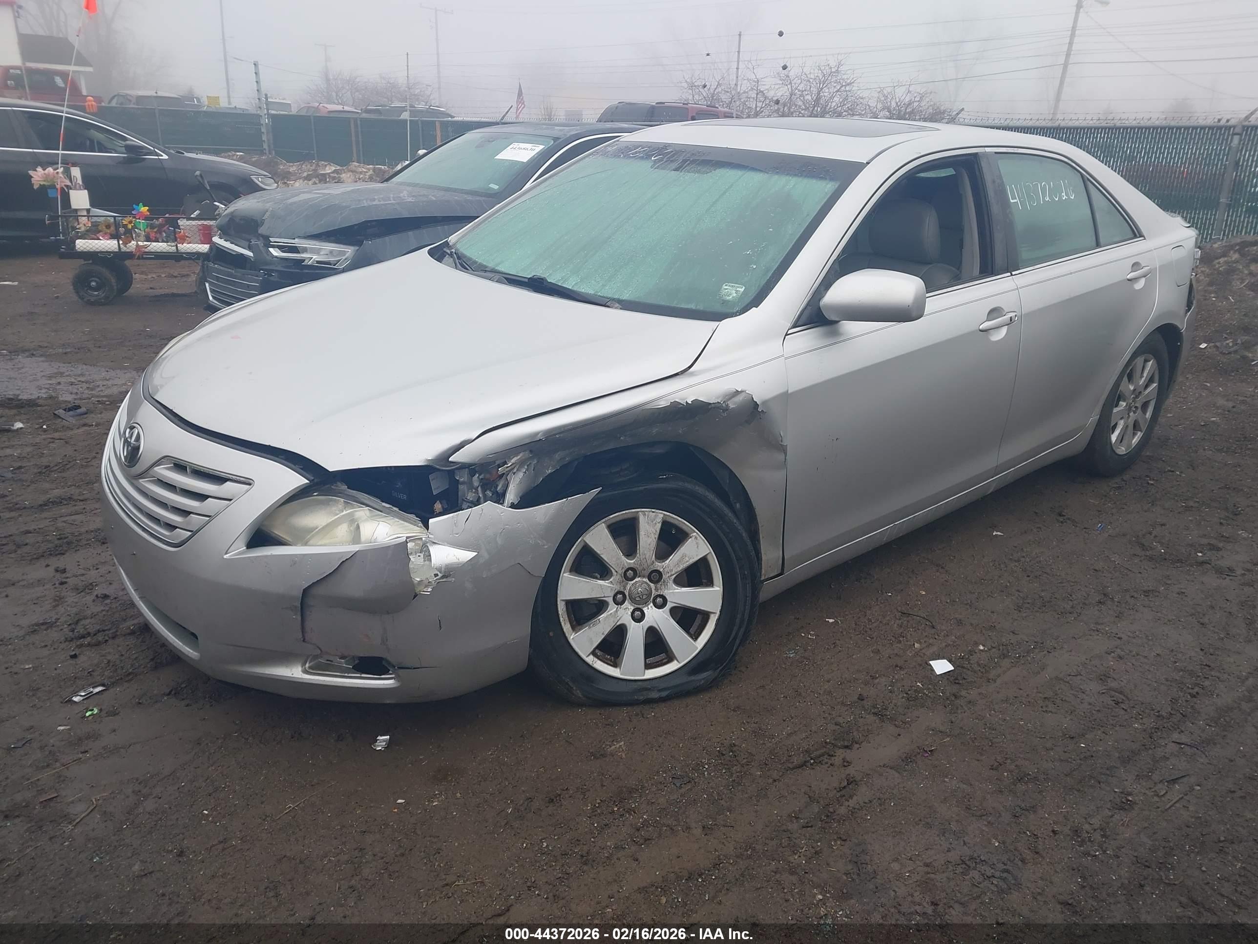 TOYOTA CAMRY image 2