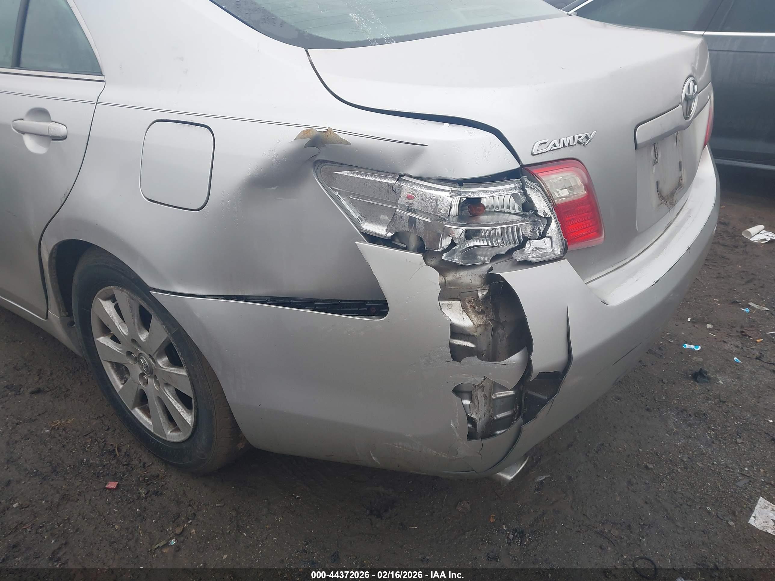 TOYOTA CAMRY image 6