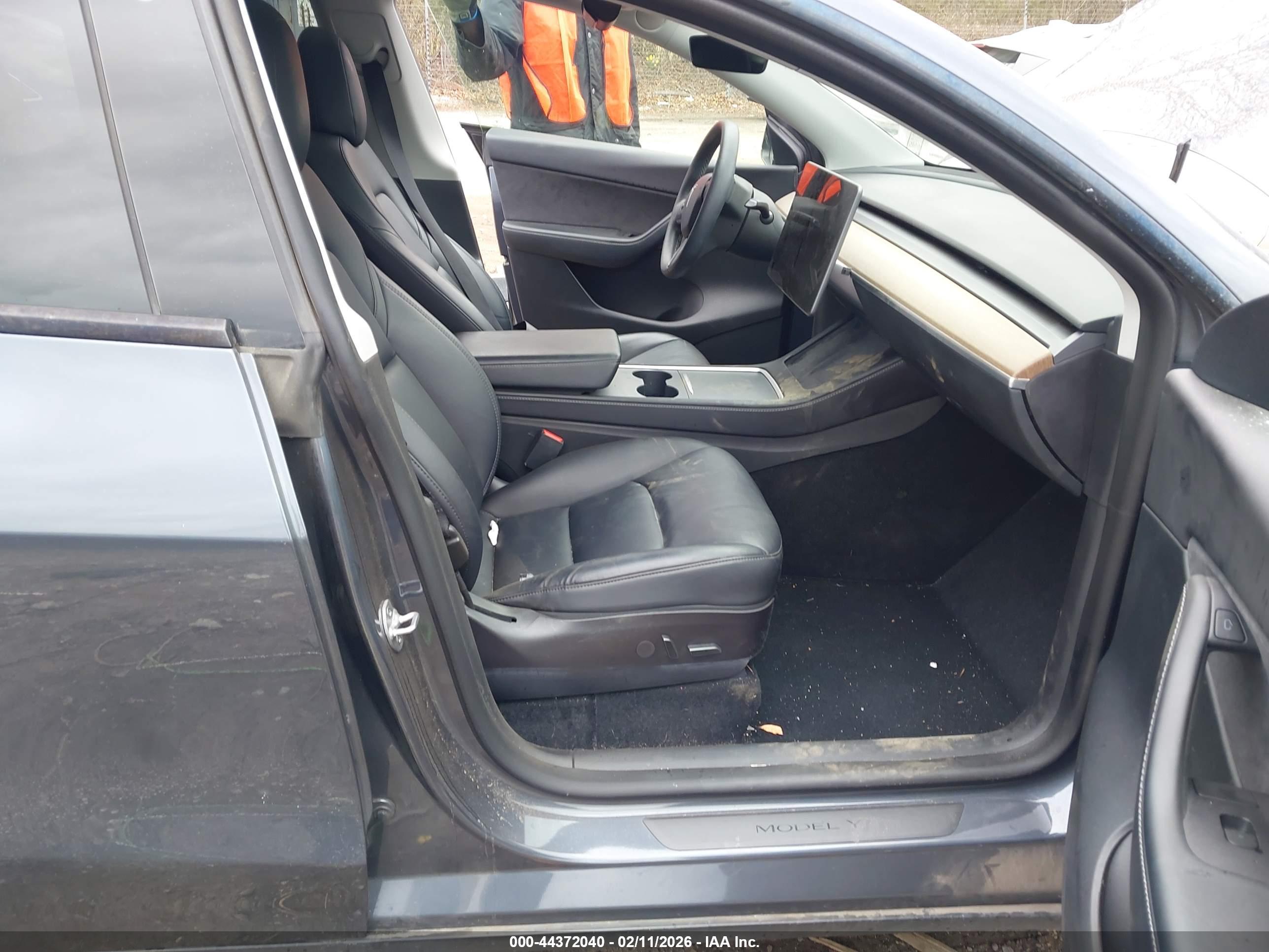 TESLA MODEL image 5