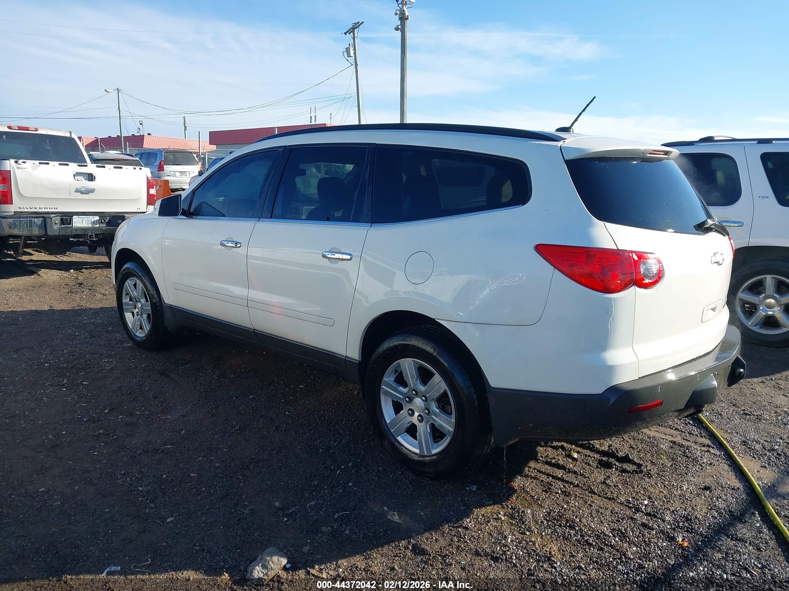 CHEVROLET TRAVERSE image 3