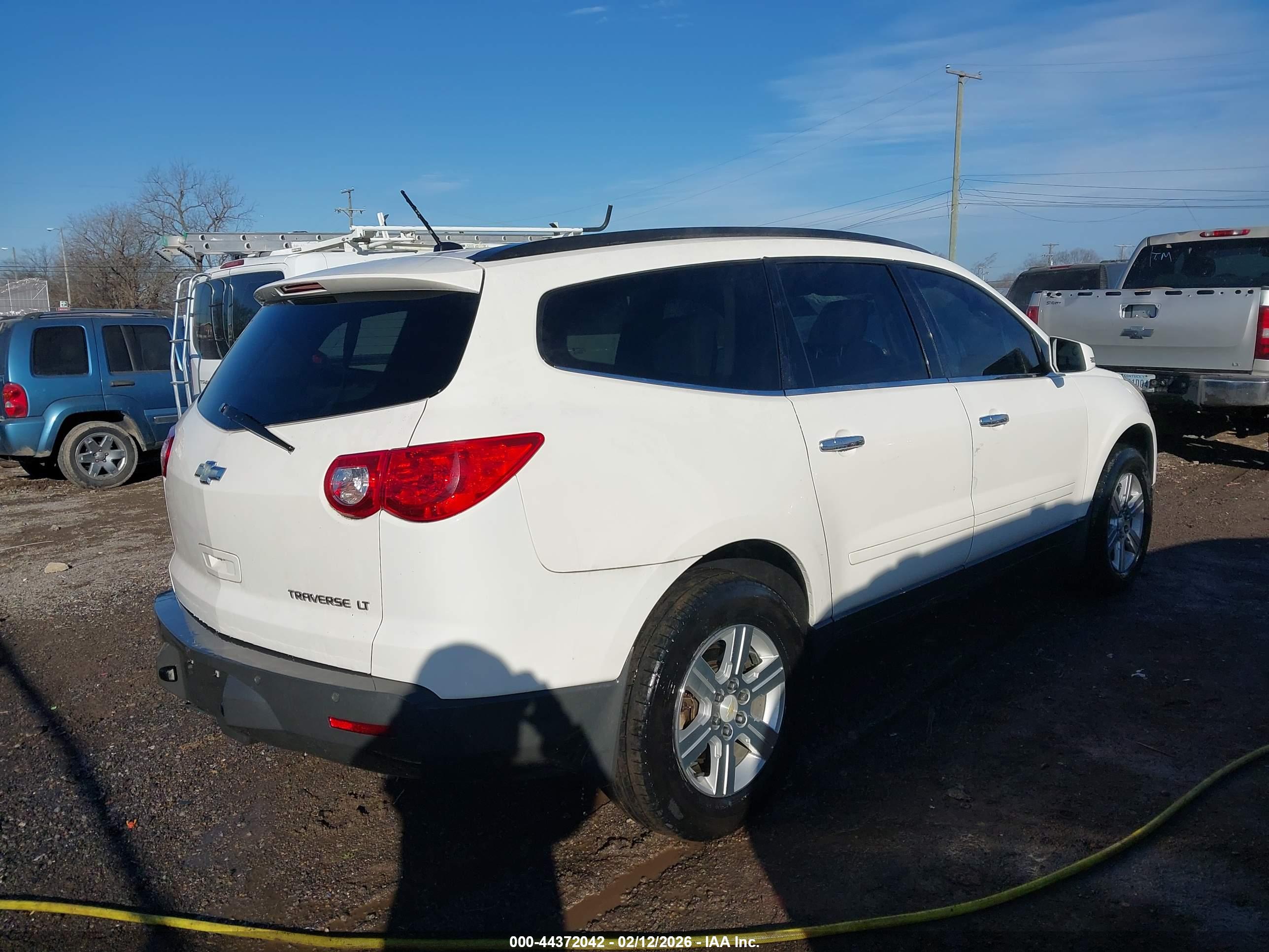CHEVROLET TRAVERSE image 4
