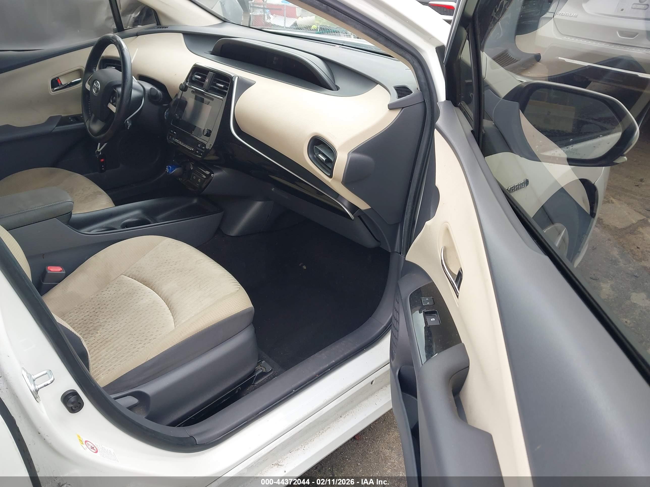 TOYOTA PRIUS image 5