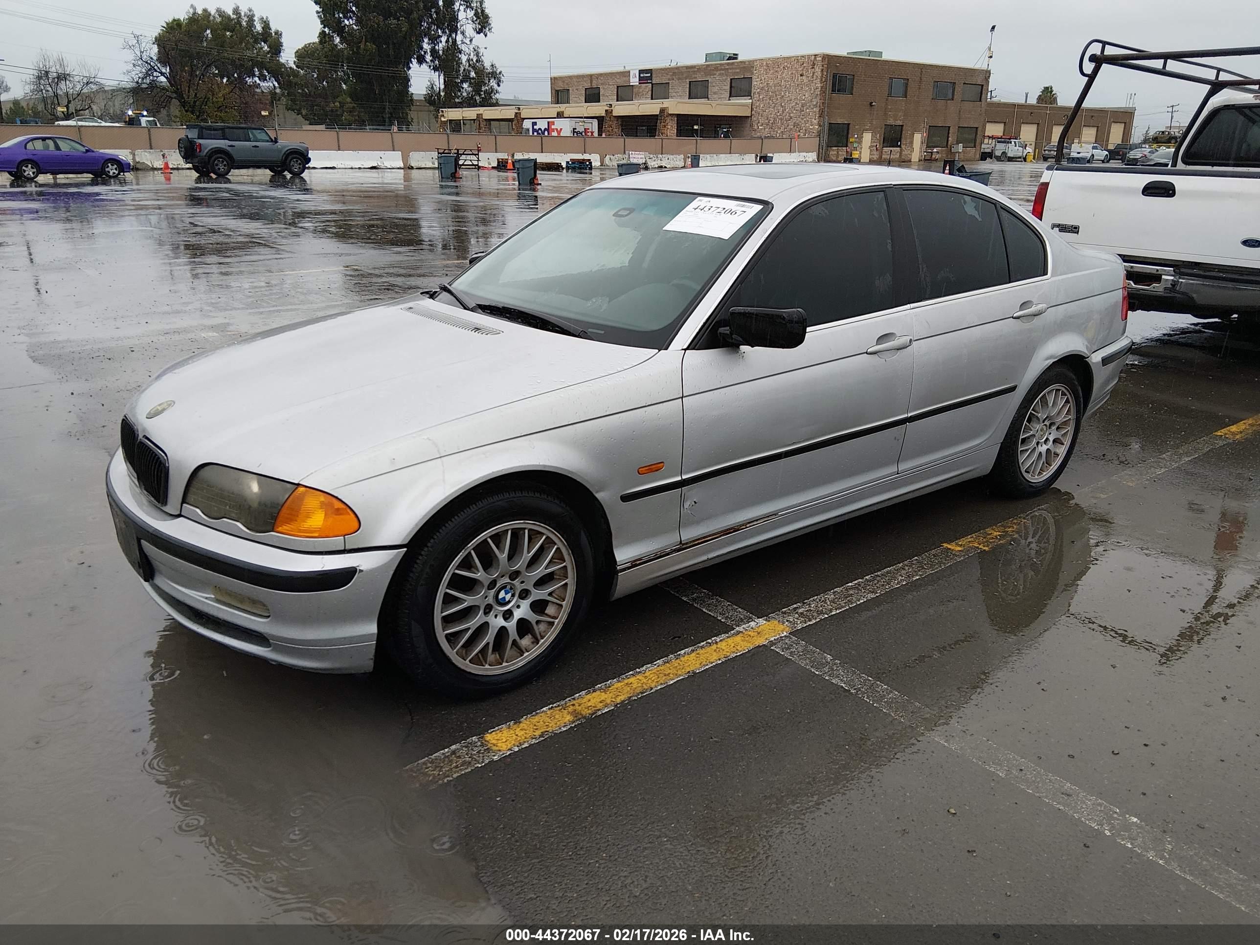BMW 328I image 2