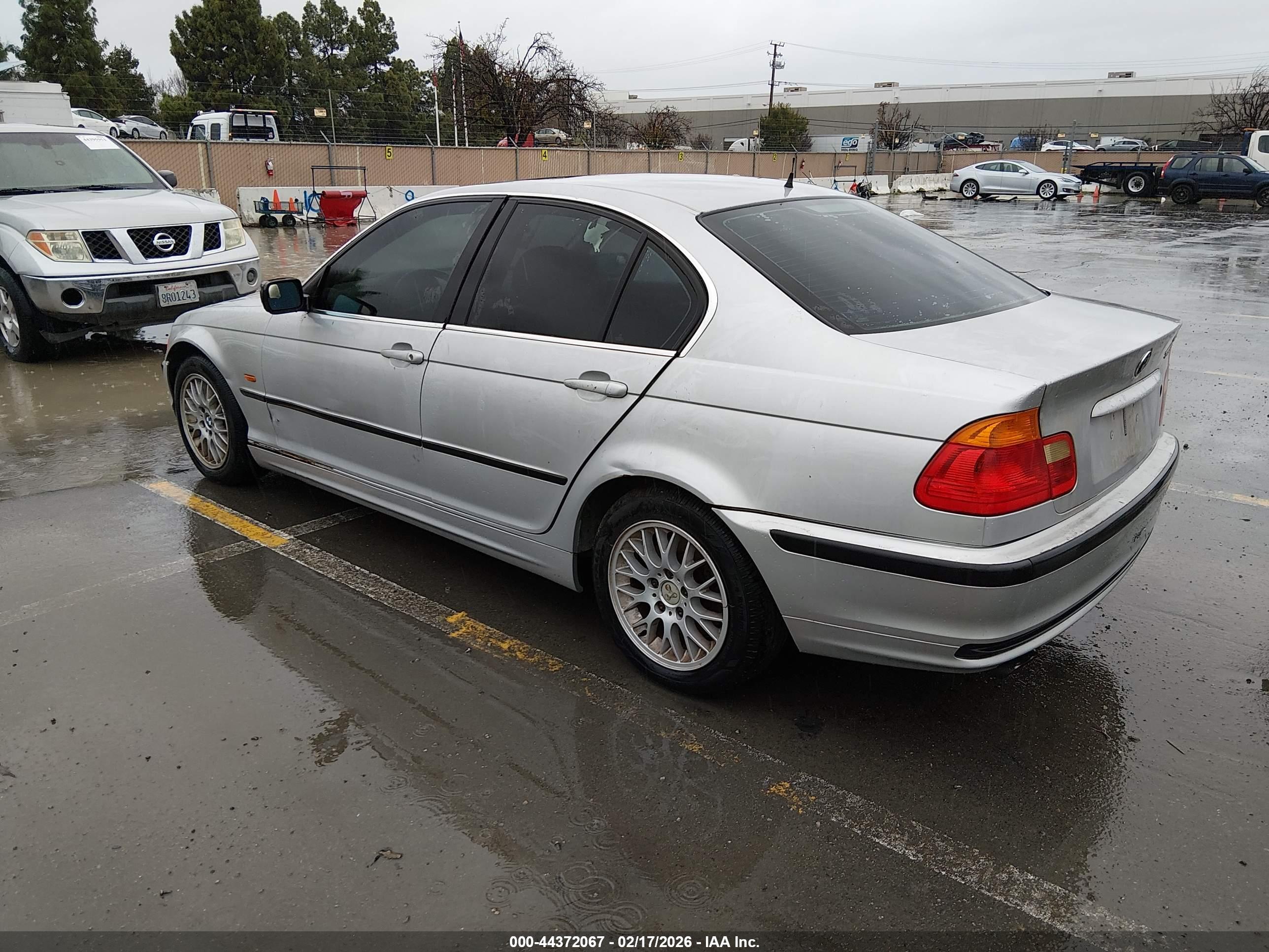 BMW 328I image 3