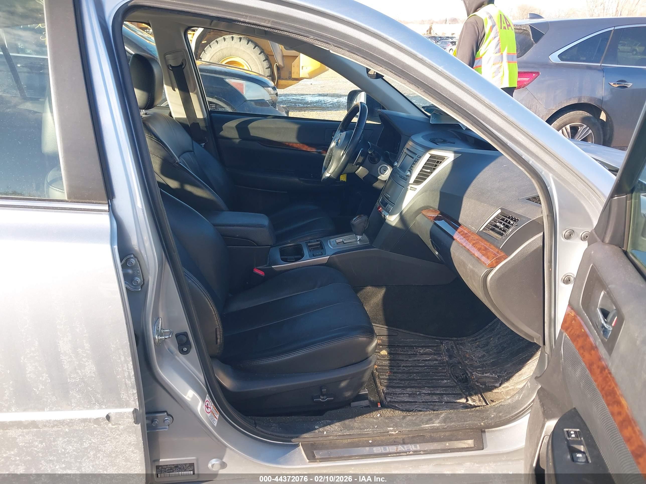 SUBARU LEGACY image 5