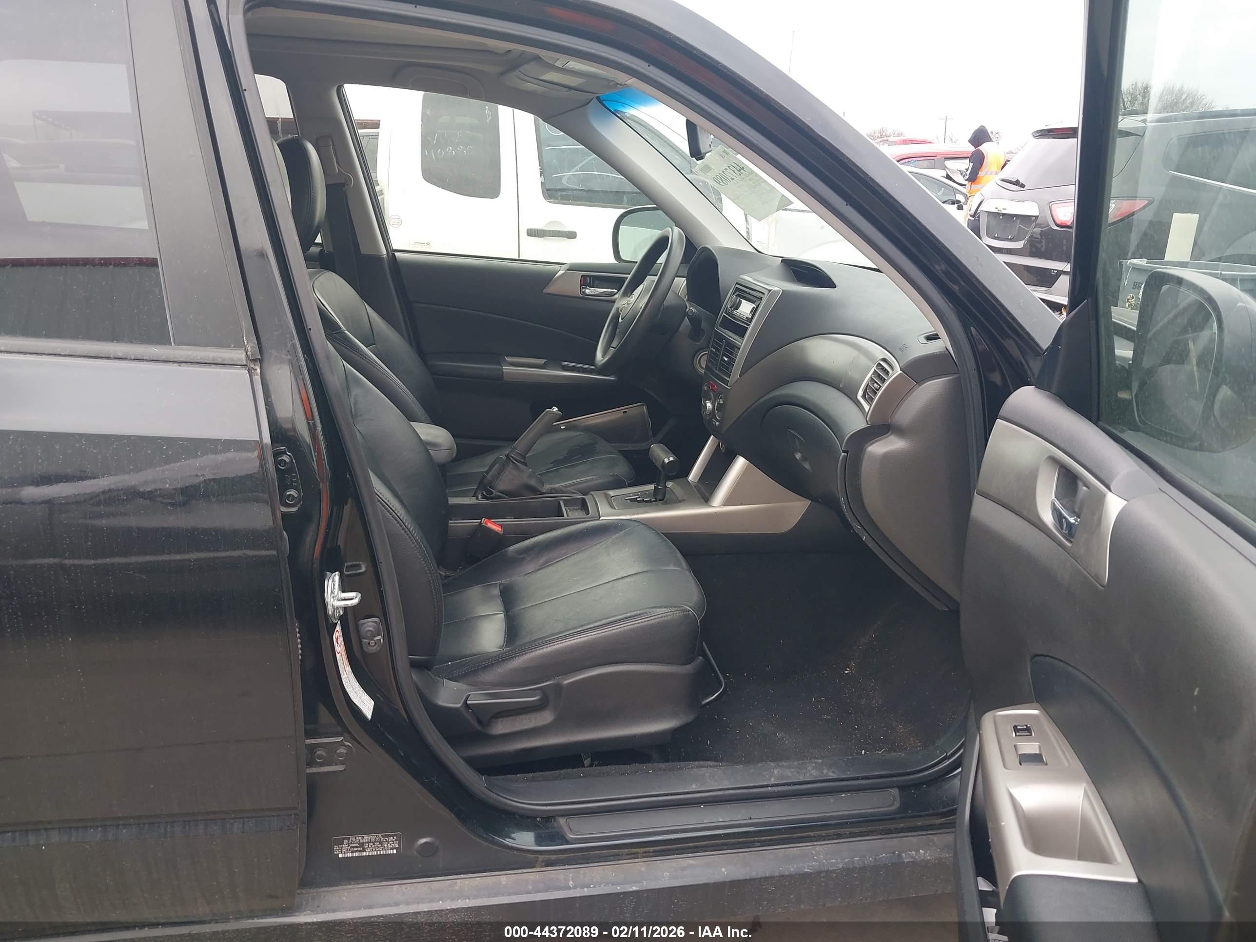 SUBARU FORESTER image 5