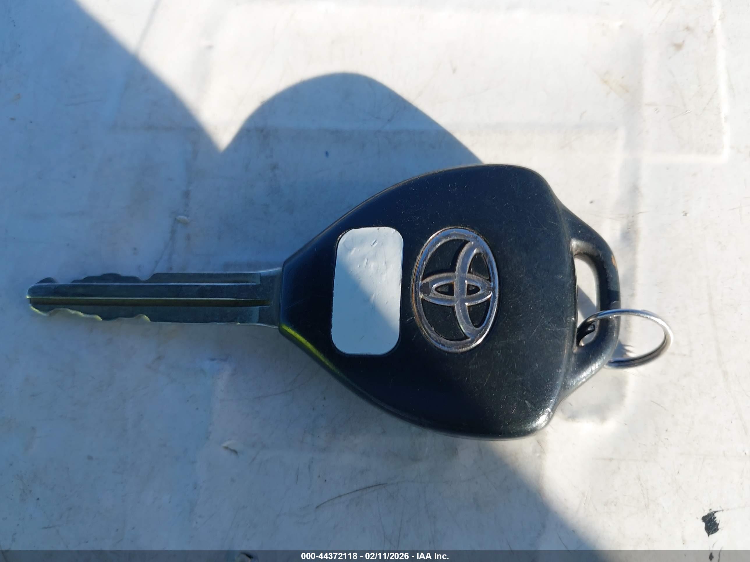 TOYOTA RAV4 image 11