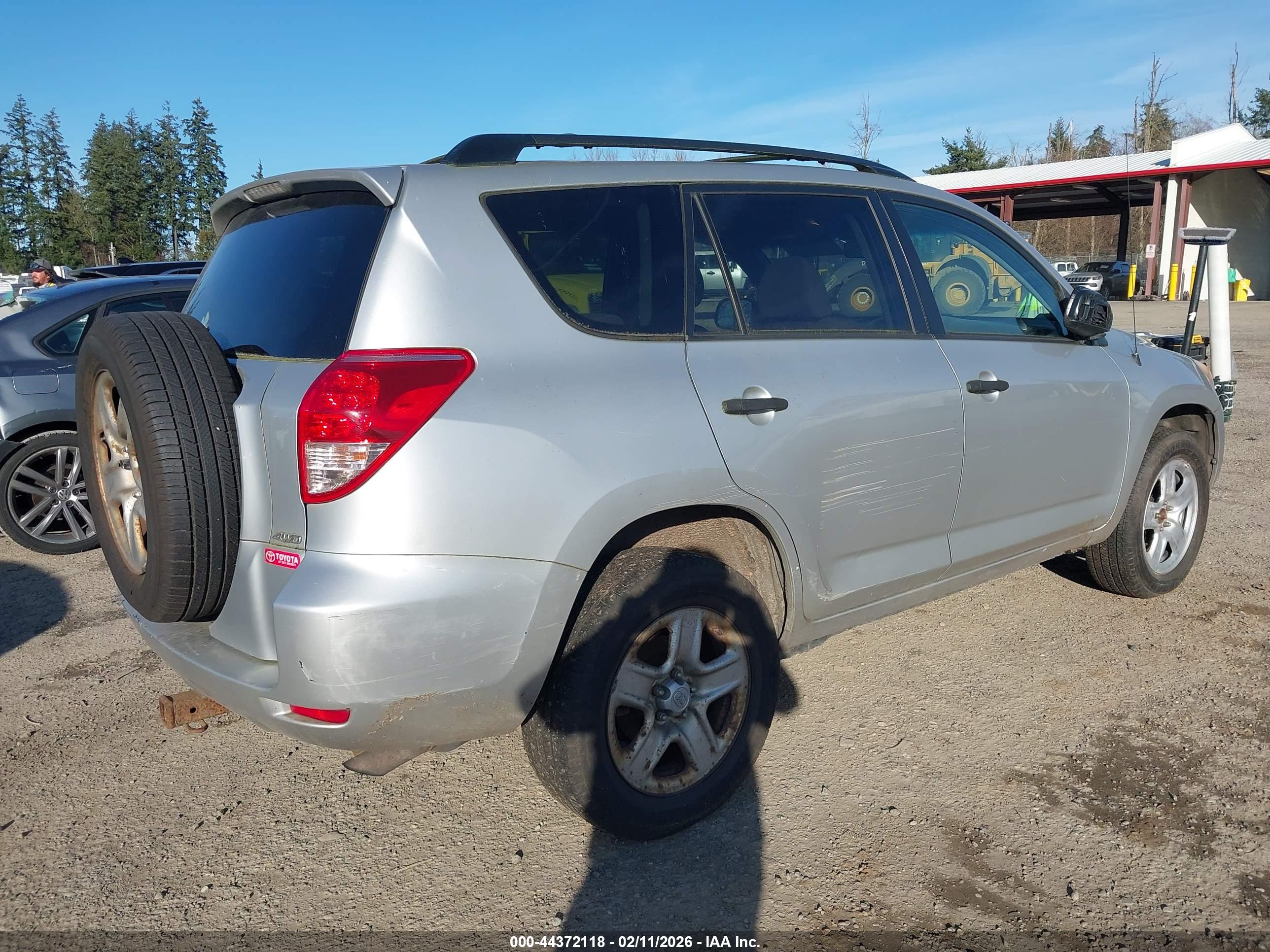 TOYOTA RAV4 image 4