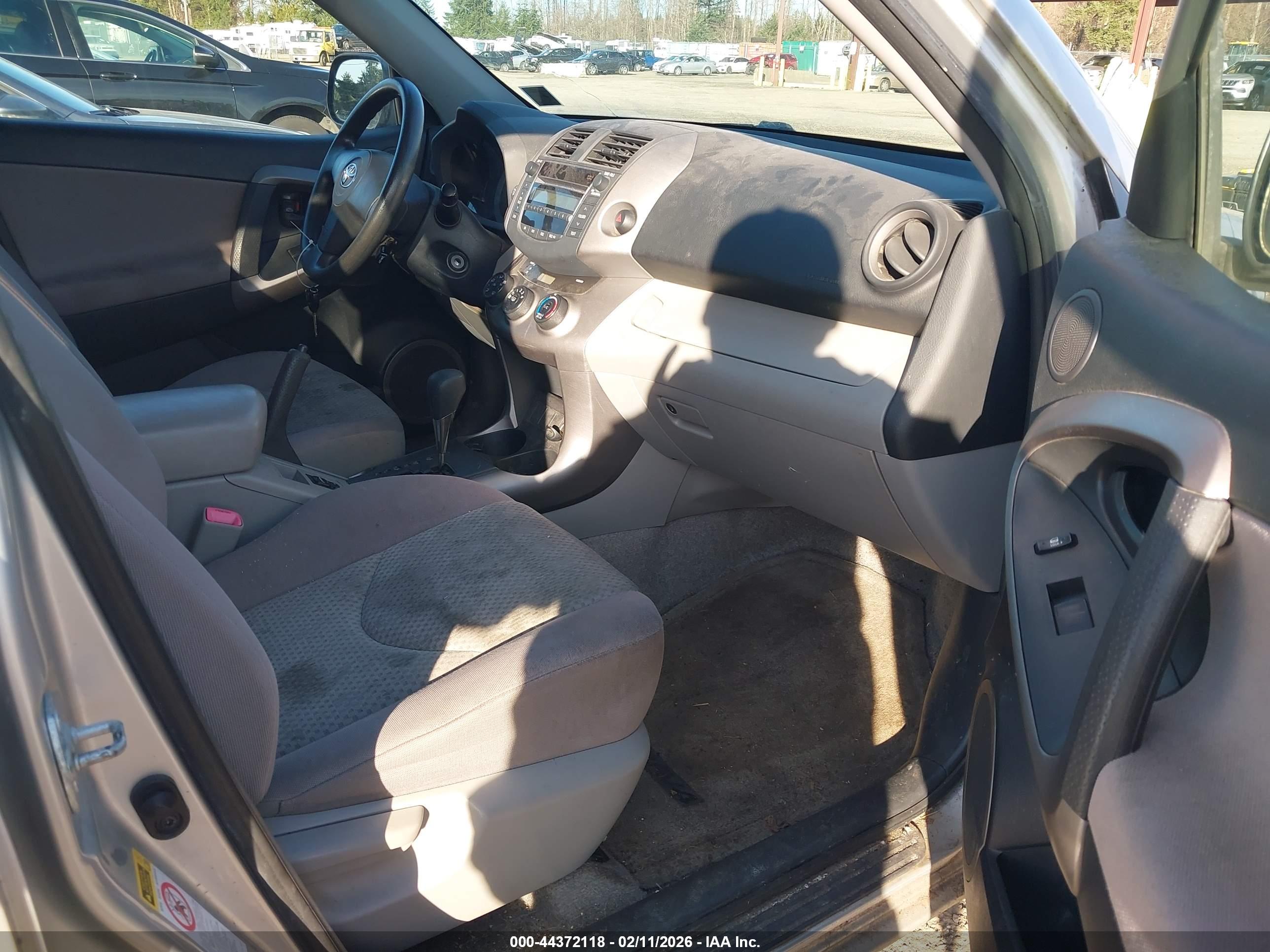 TOYOTA RAV4 image 5