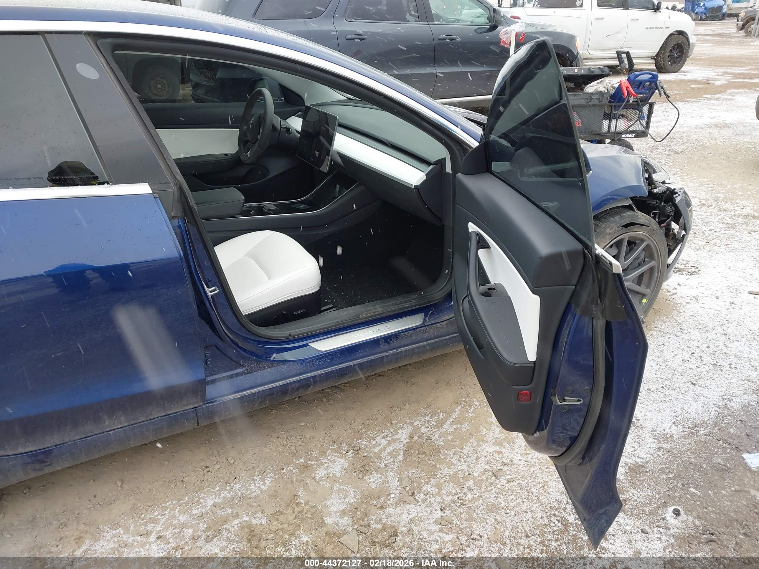 TESLA MODEL image 5