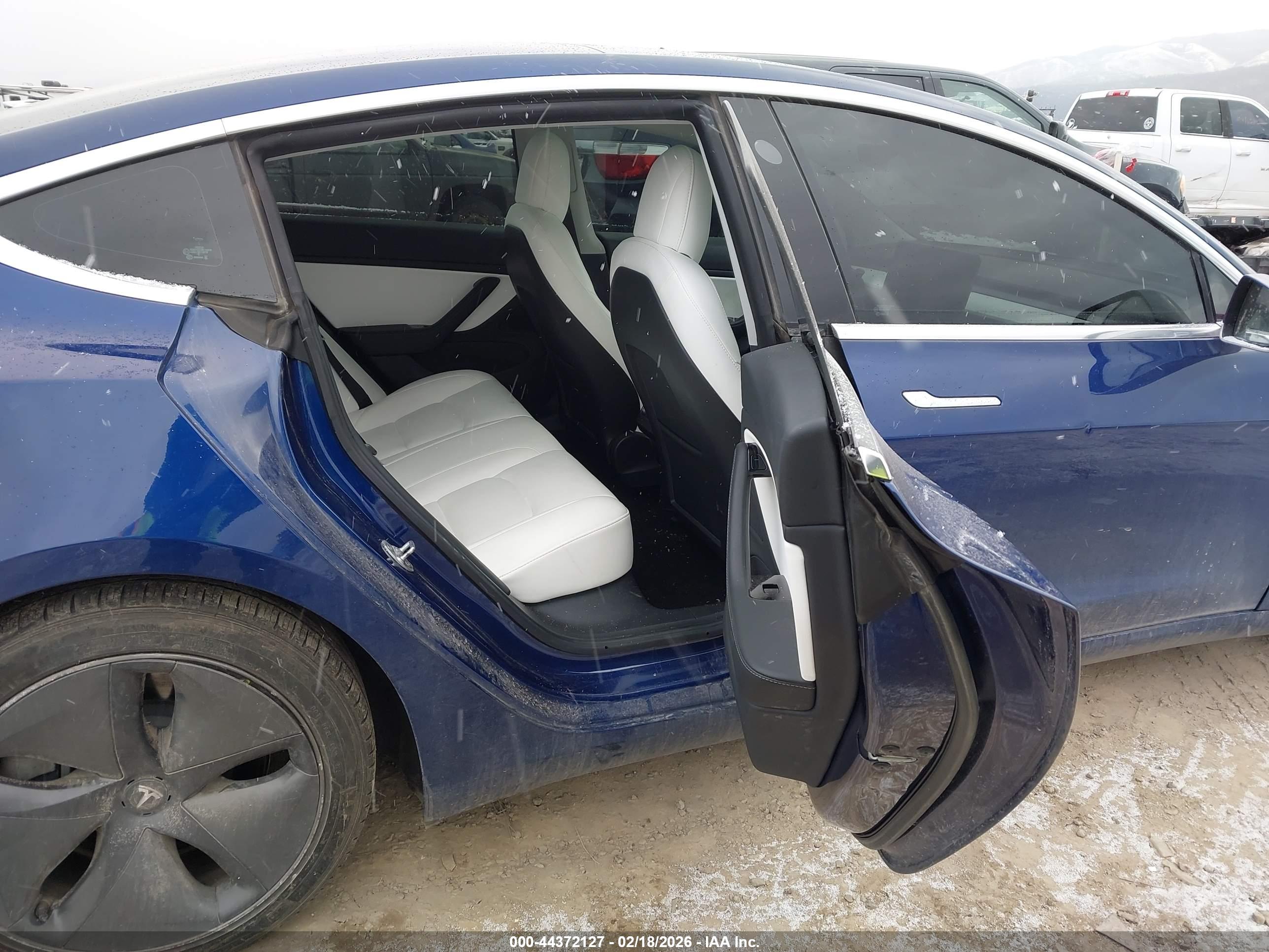 TESLA MODEL image 8