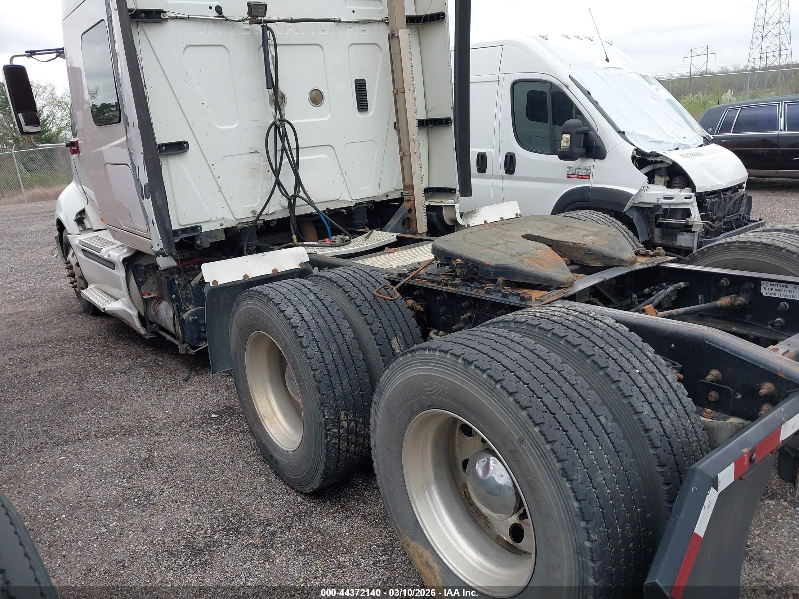 INTERNATIONAL PROSTAR image 3