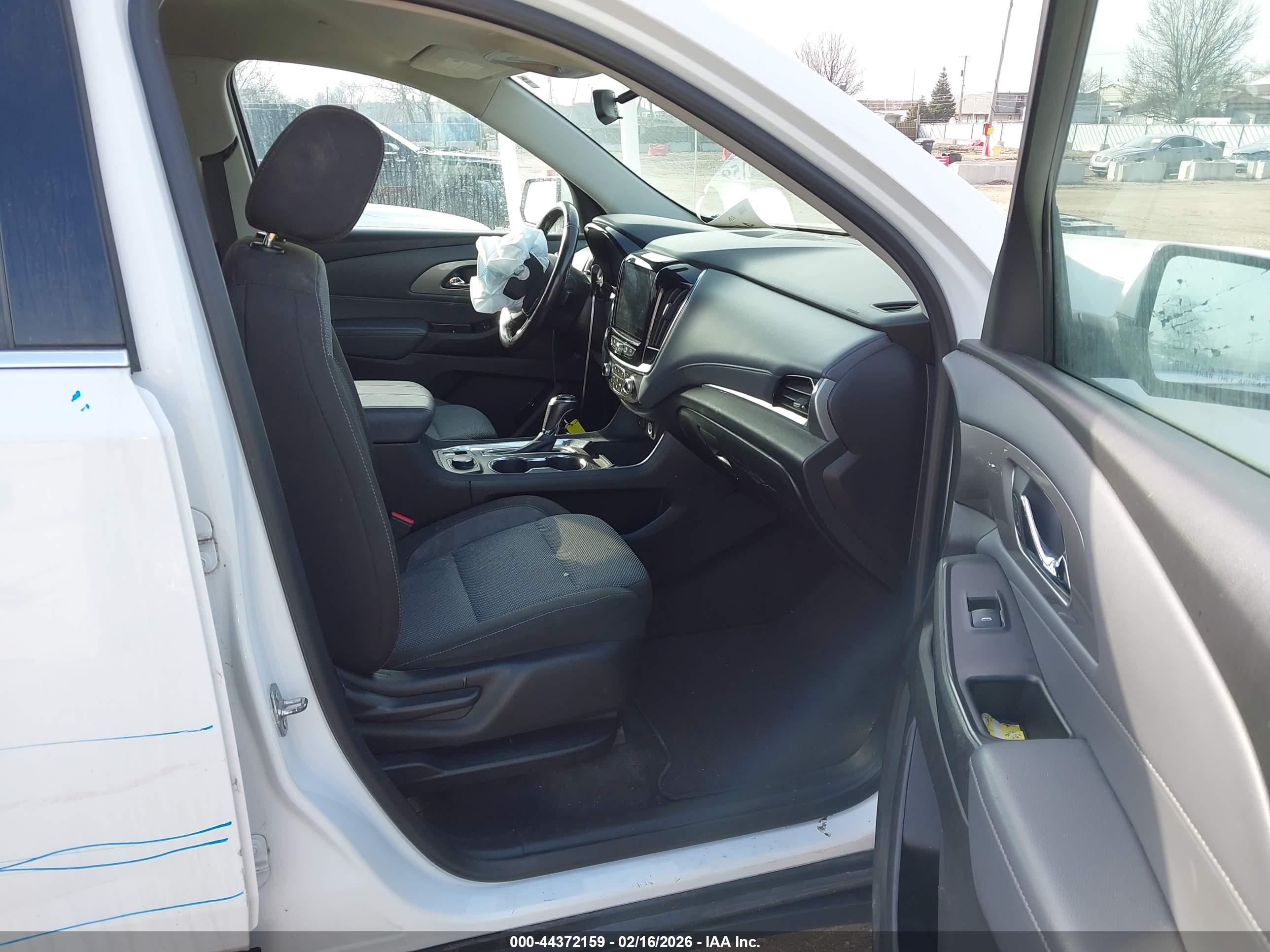 CHEVROLET TRAVERSE image 5