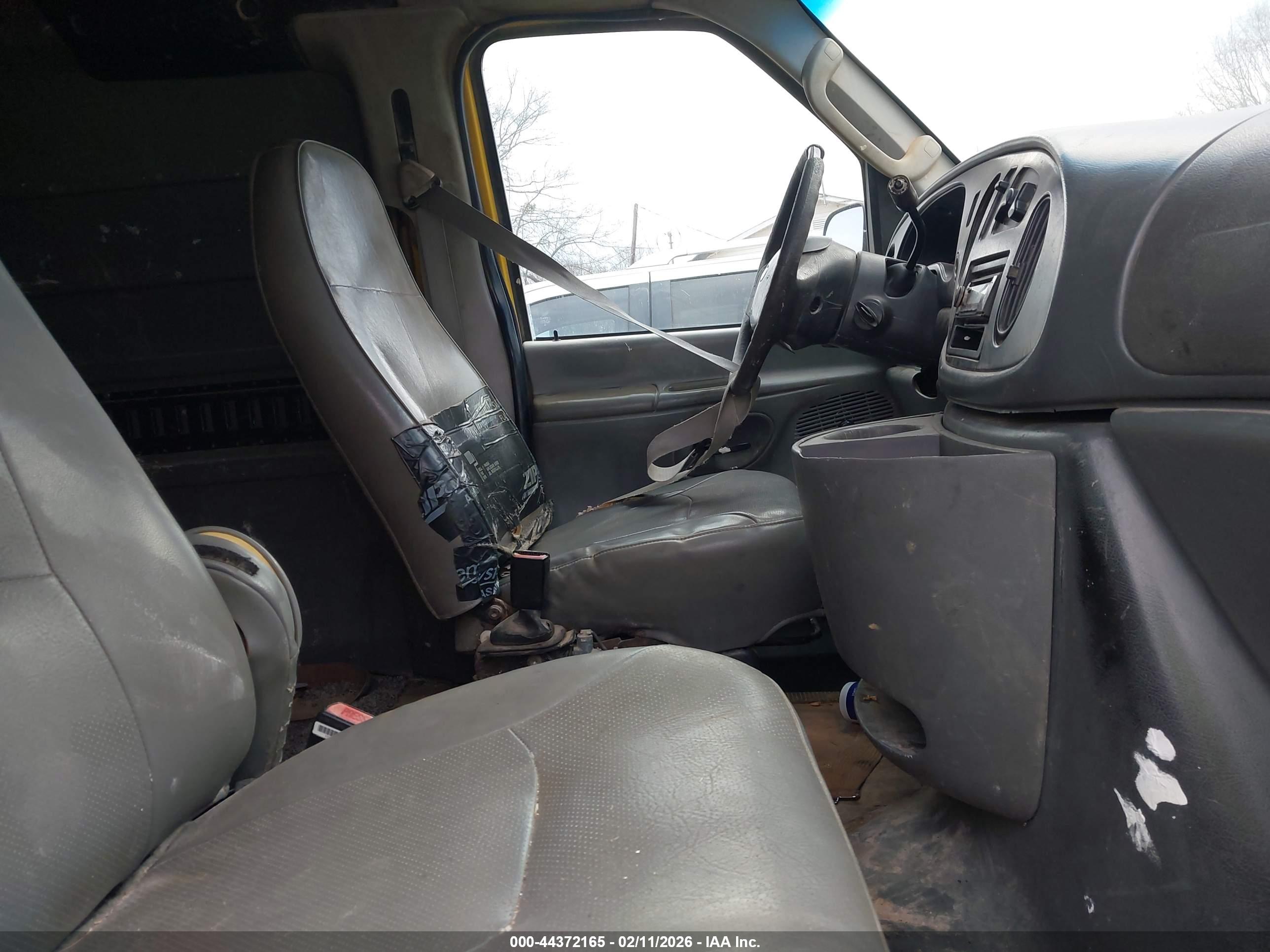 FORD E-250 image 5