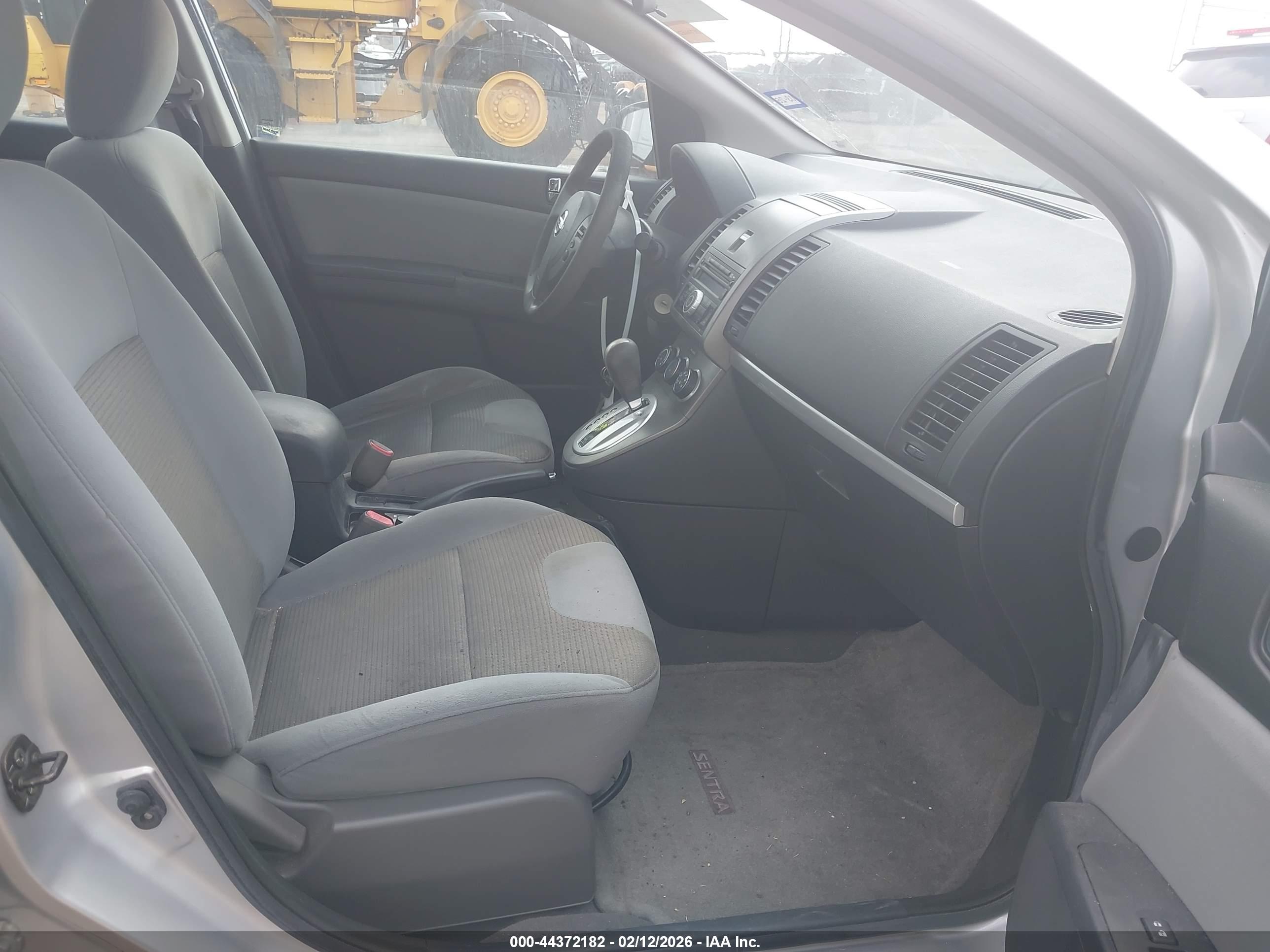 NISSAN SENTRA image 5
