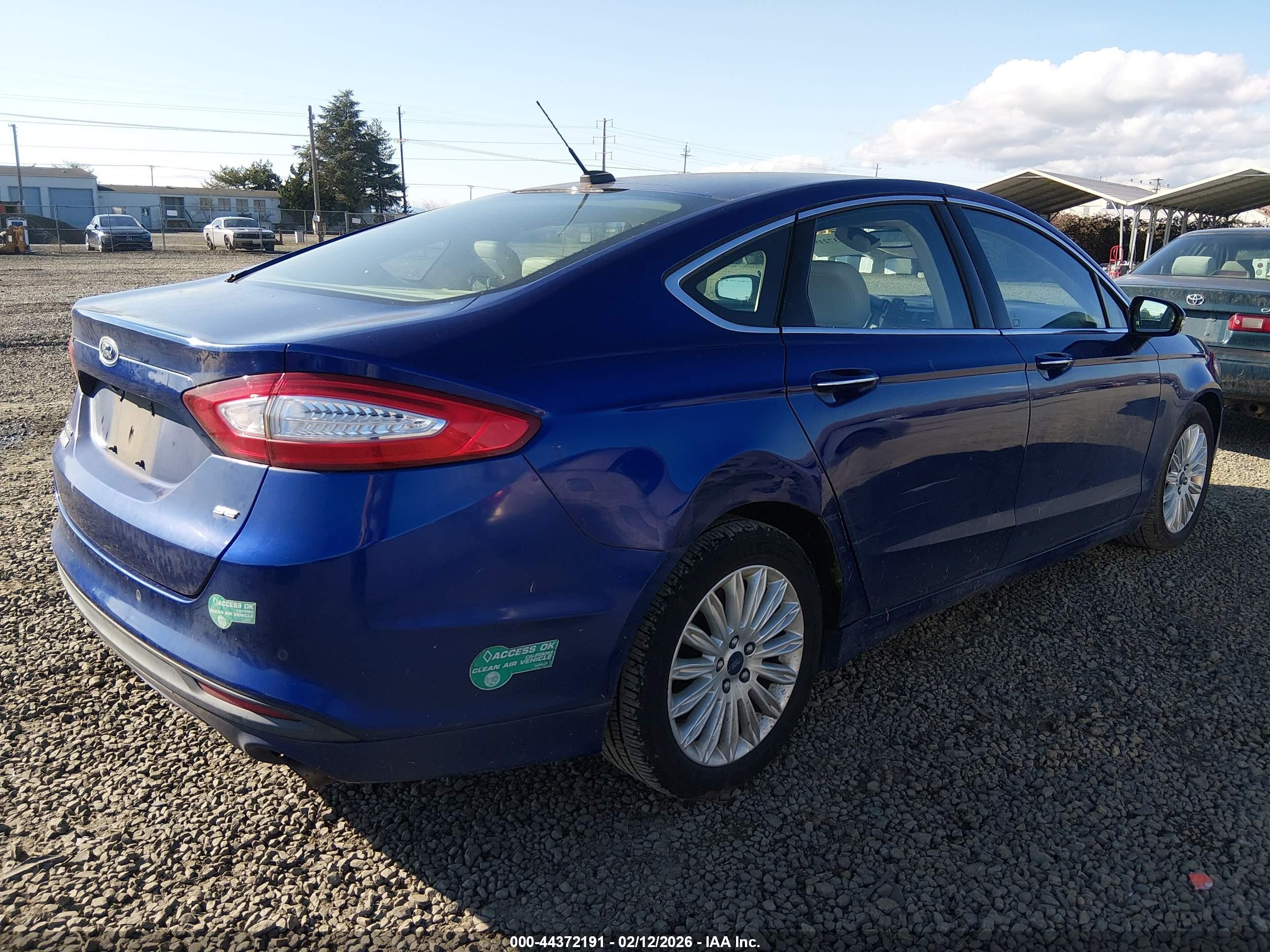 FORD FUSION image 4
