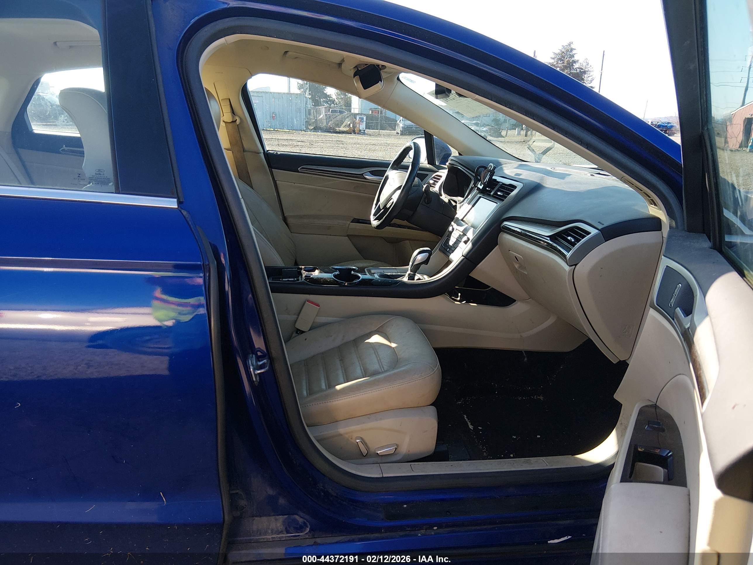 FORD FUSION image 5