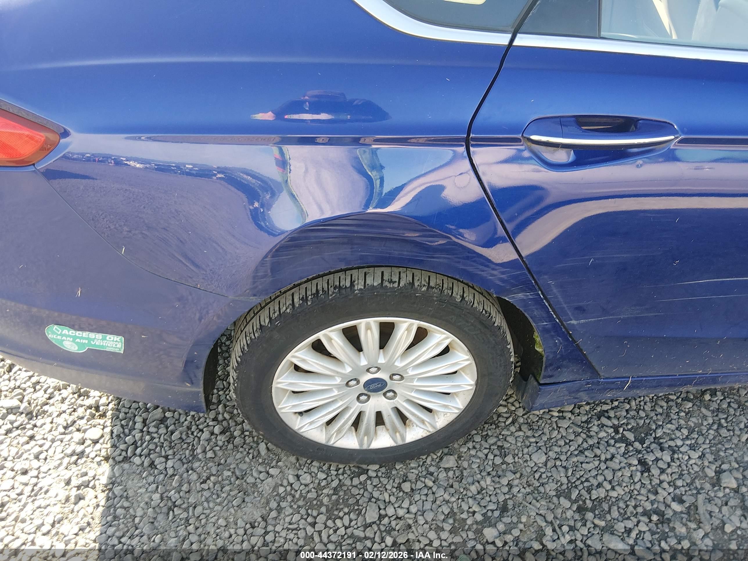 FORD FUSION image 6