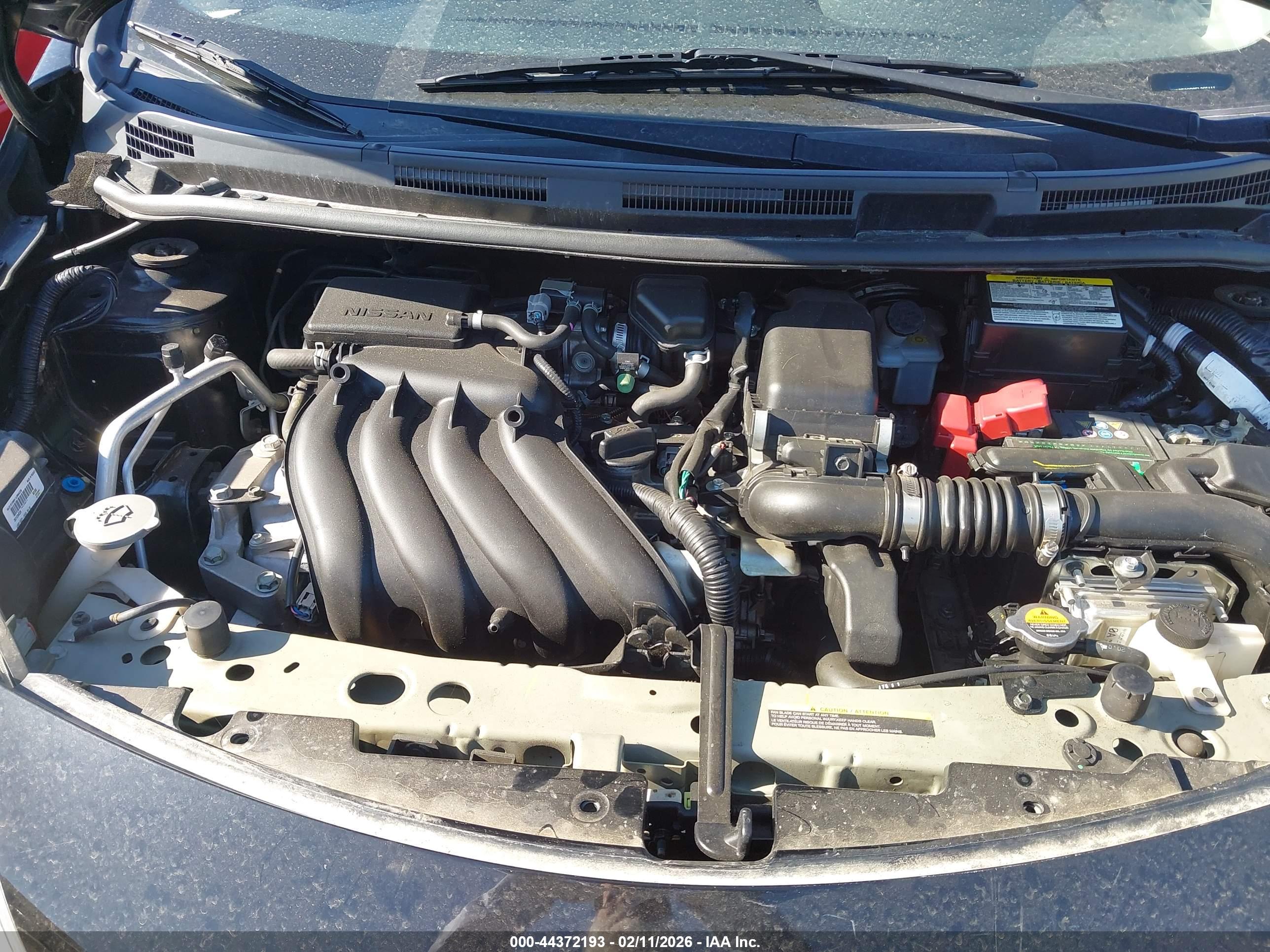 NISSAN VERSA image 10