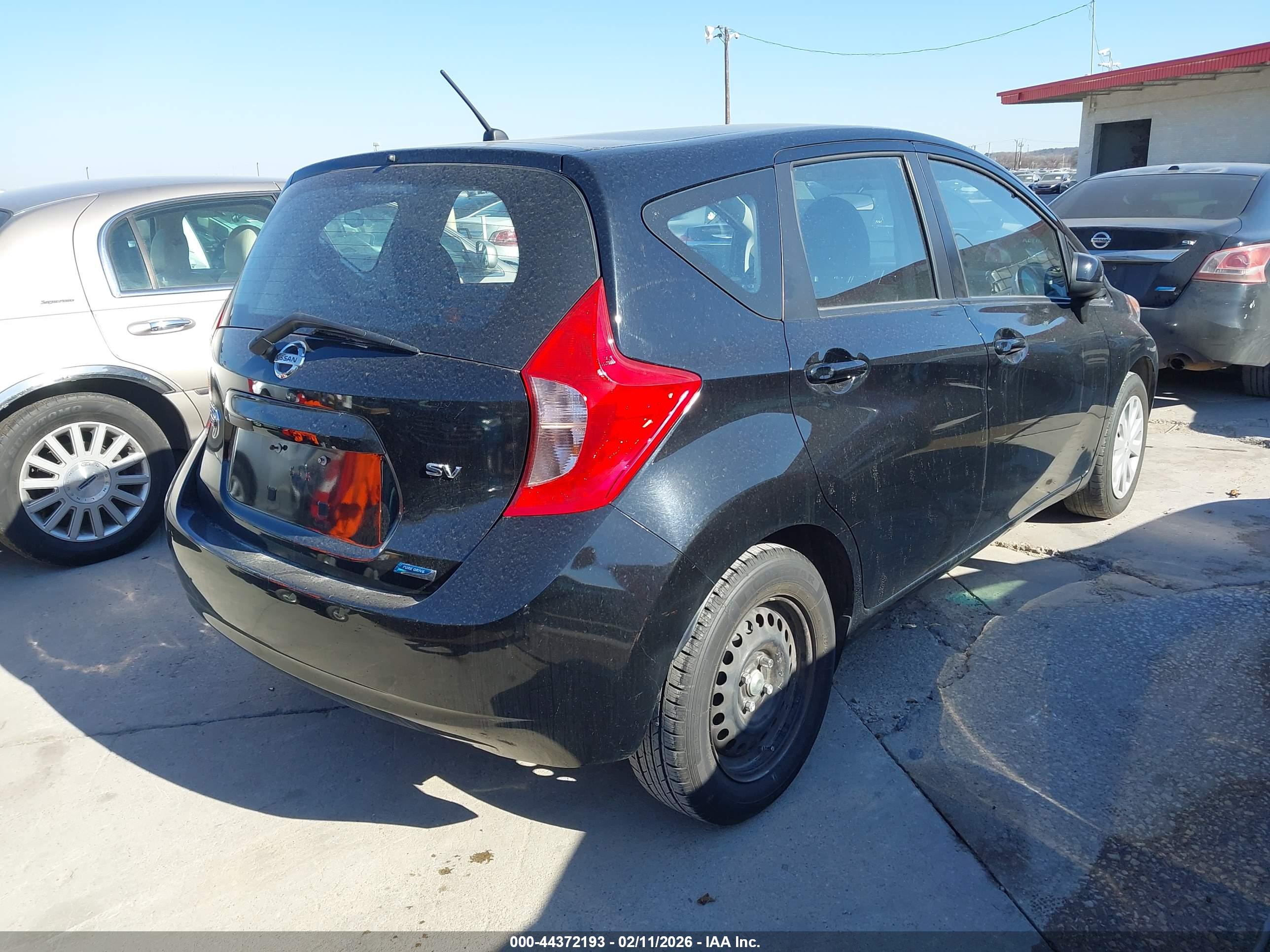 NISSAN VERSA image 4